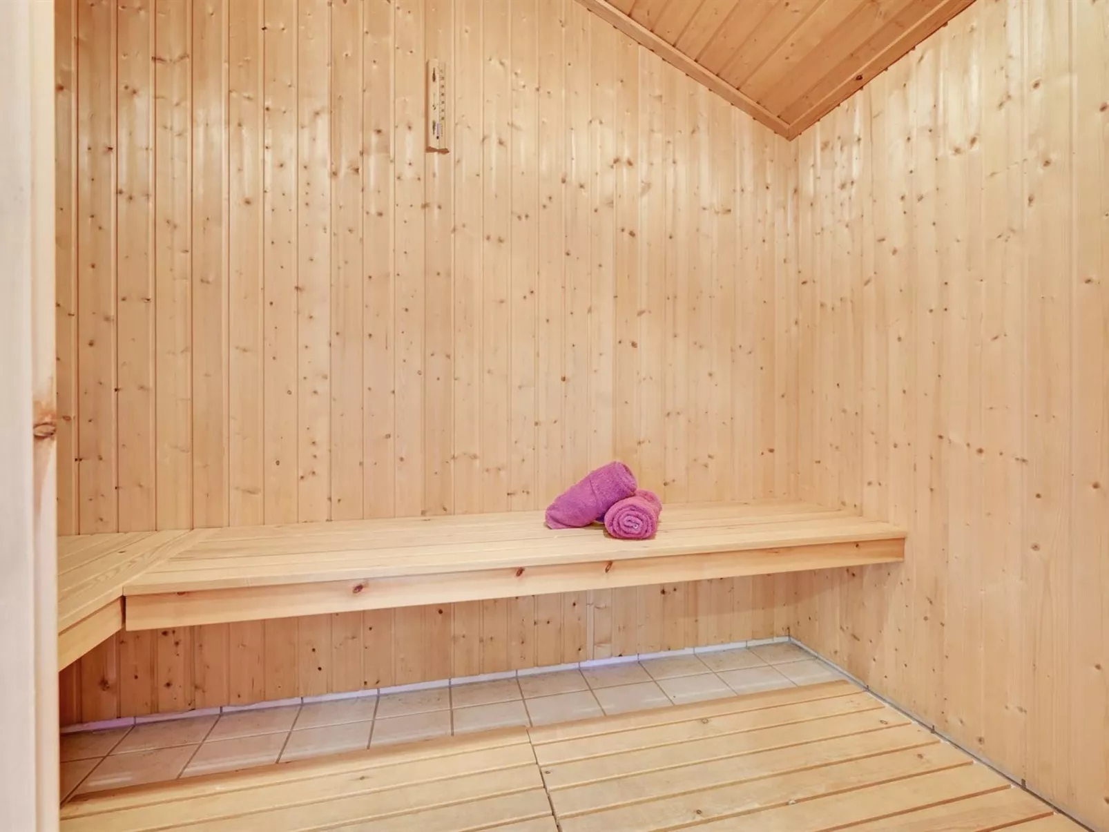 "Landuin" - 230m from the sea-Binnen