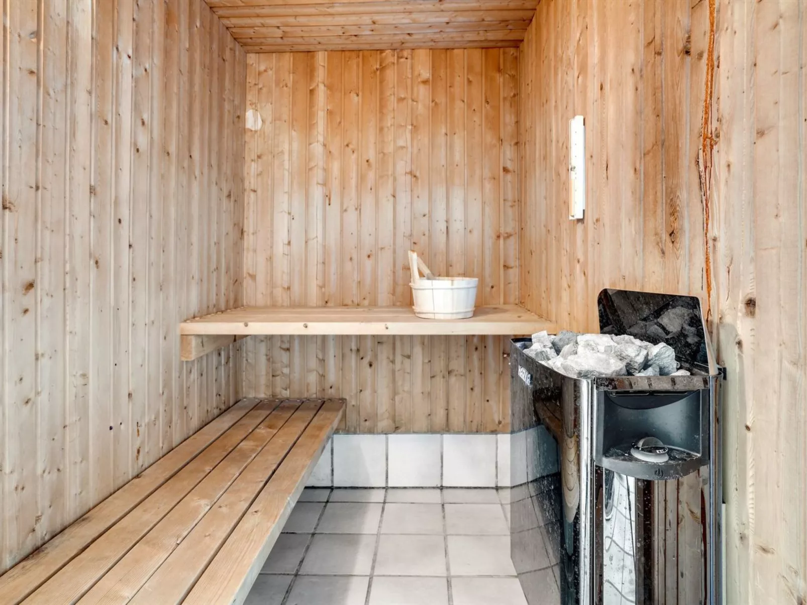 "Nina" - 700m to the fjord-Binnen