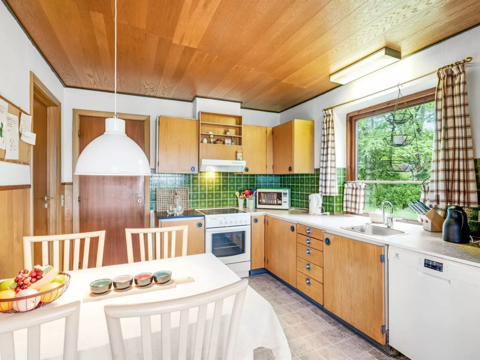 "Jalmari" - 3.5km from the sea-Binnen