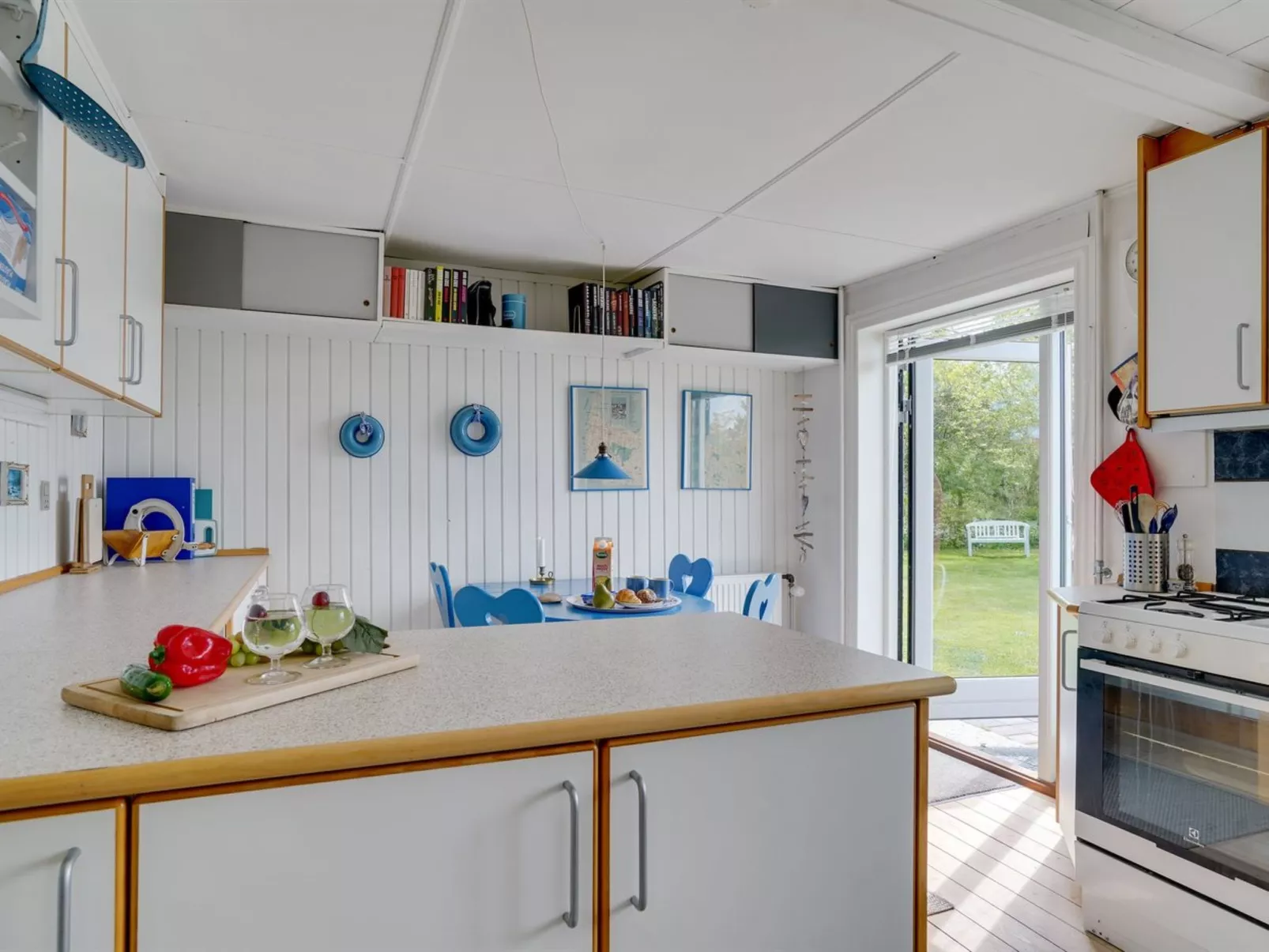 "Nevis" - 1.5km from the sea-Binnen