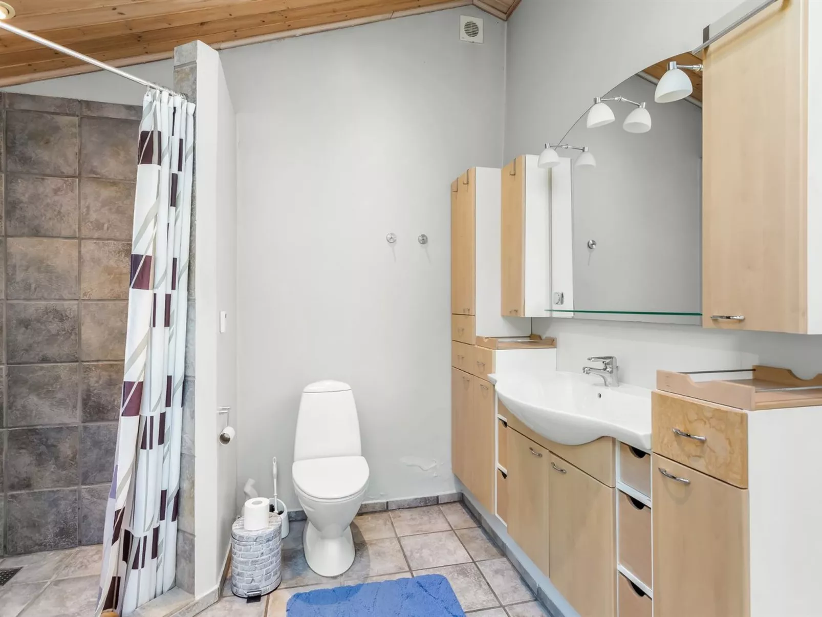 "Merrit" - 4.6km to the fjord-Binnen