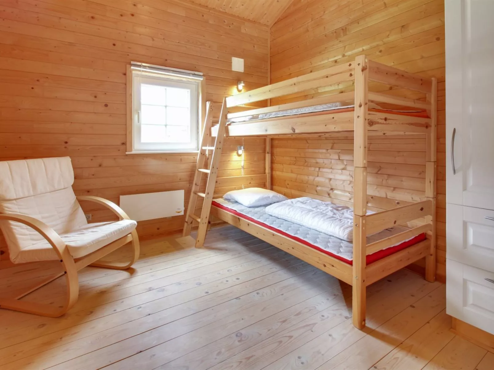 "Ulvi" - 300m to the fjord-Binnen