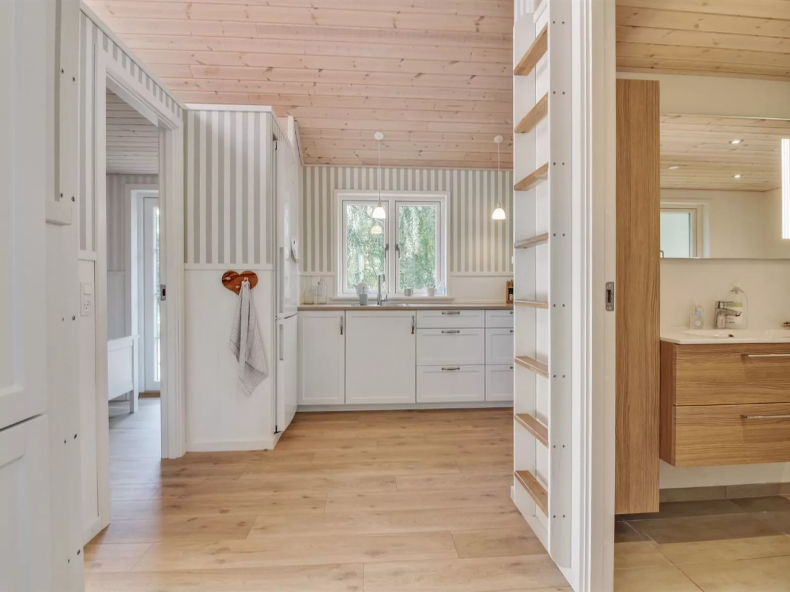 "Santtu" - 600m from the sea-Binnen