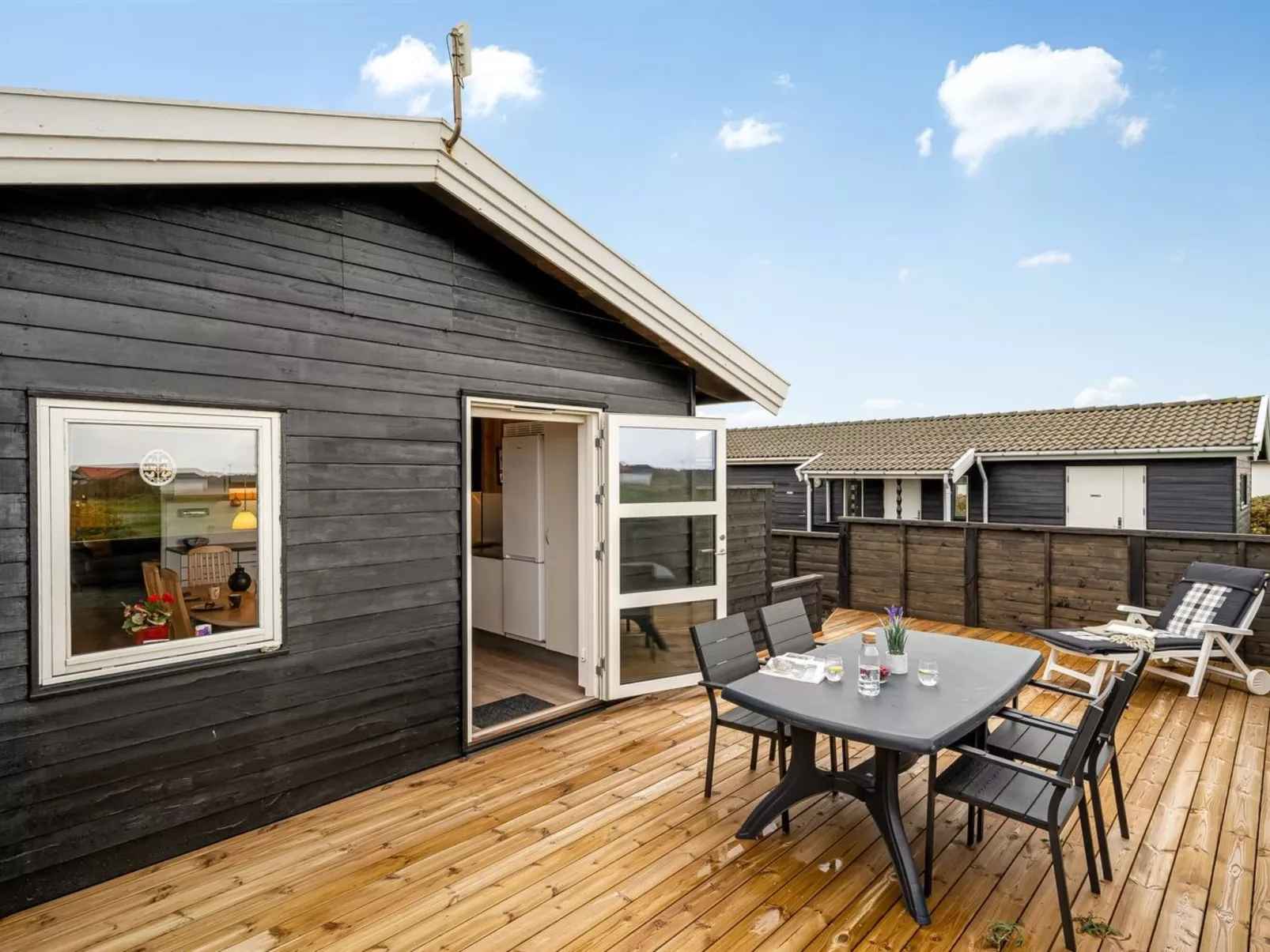 "Viveka" - 500m from the sea-Buiten