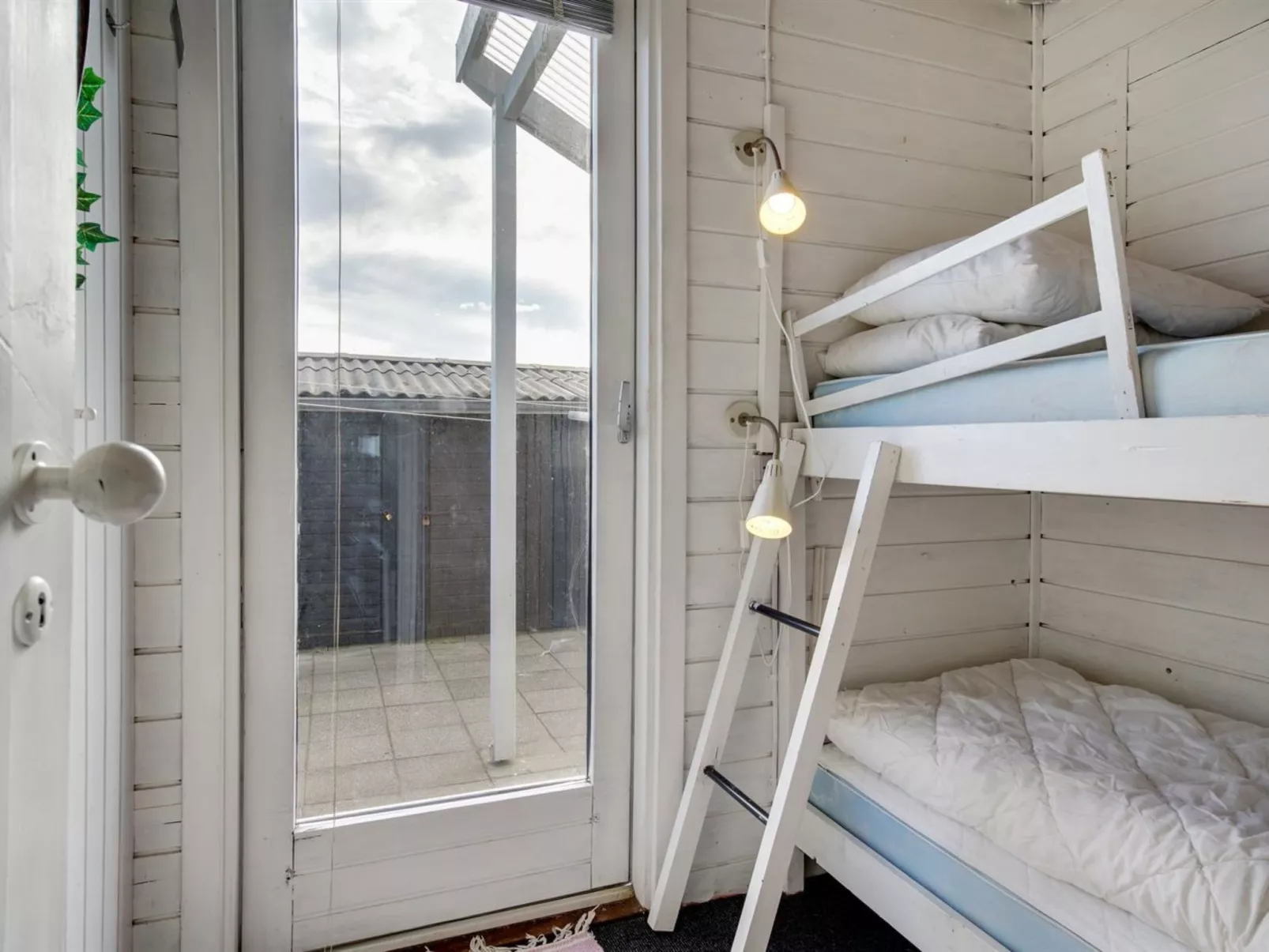 "Miroslava" - 140m from the sea-Binnen