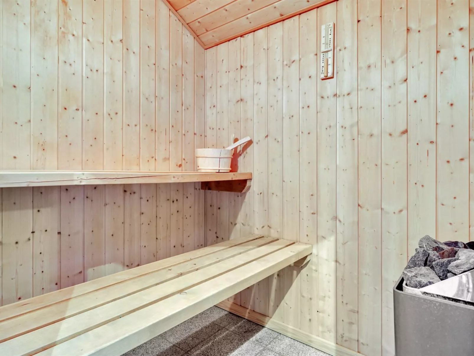 "Guthmar" - 350m to the fjord-Binnen