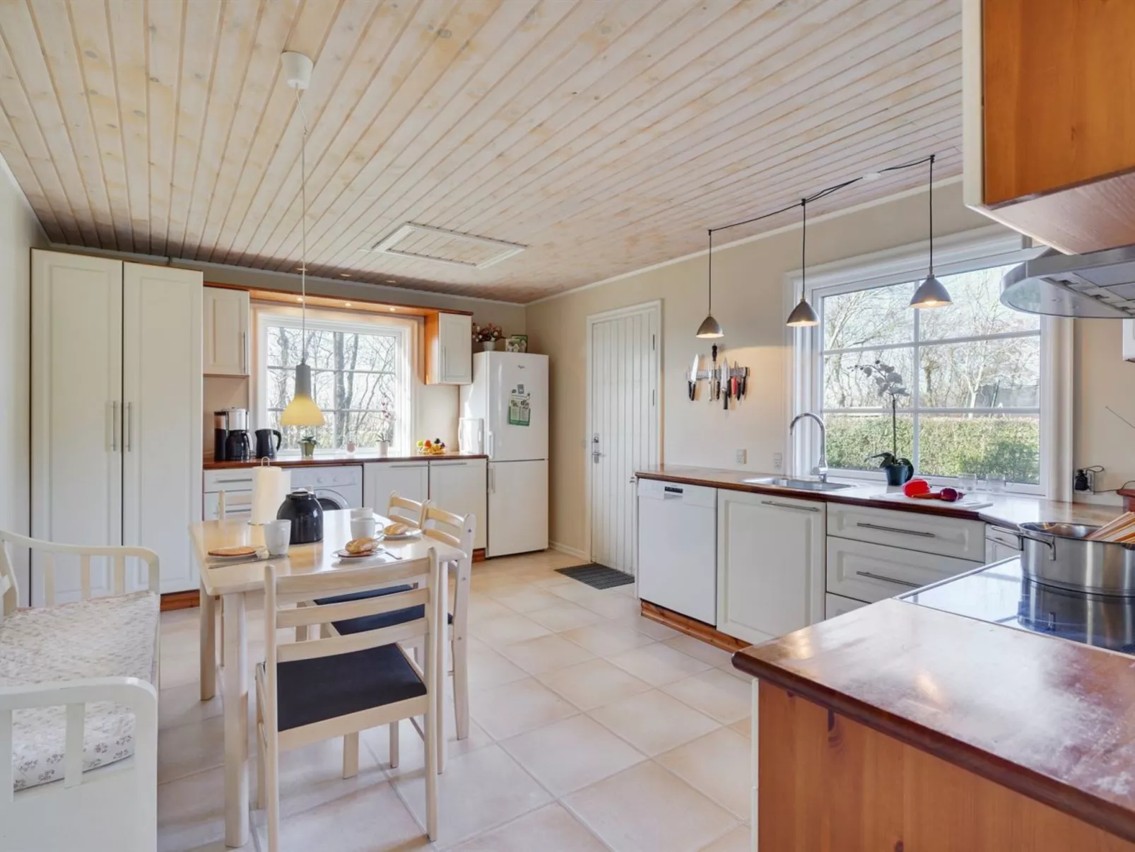 "Harrieth" - 16km from the sea-Binnen