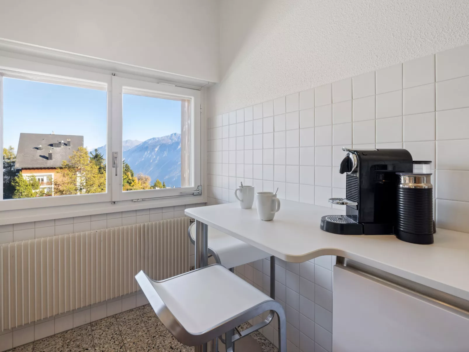 Belmont Est 80-Binnen