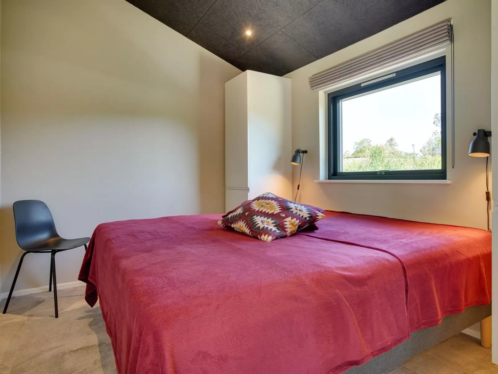 "Ileana" -  from the sea-Binnen