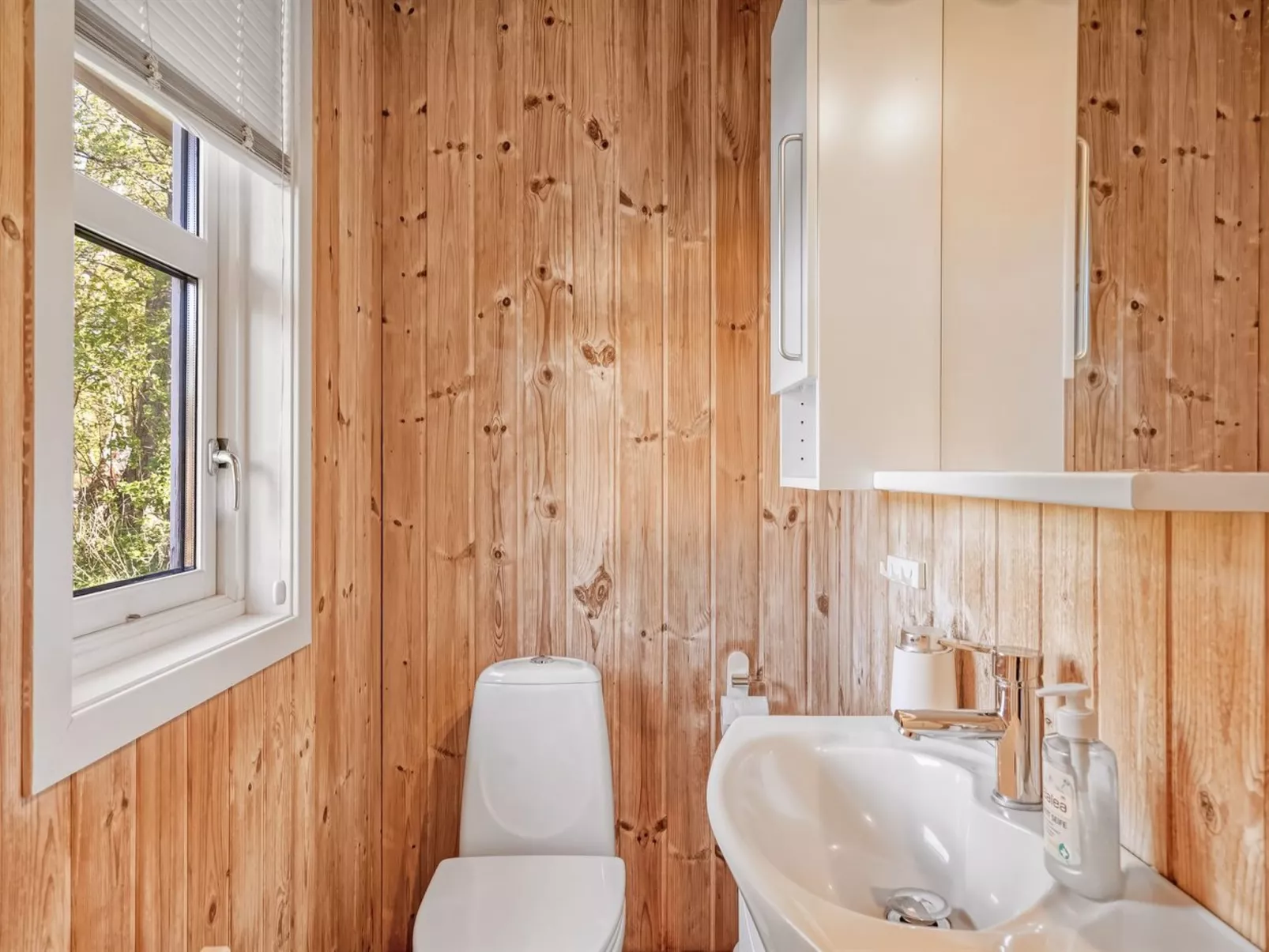 "Annestine" - 200m from the sea-Binnen