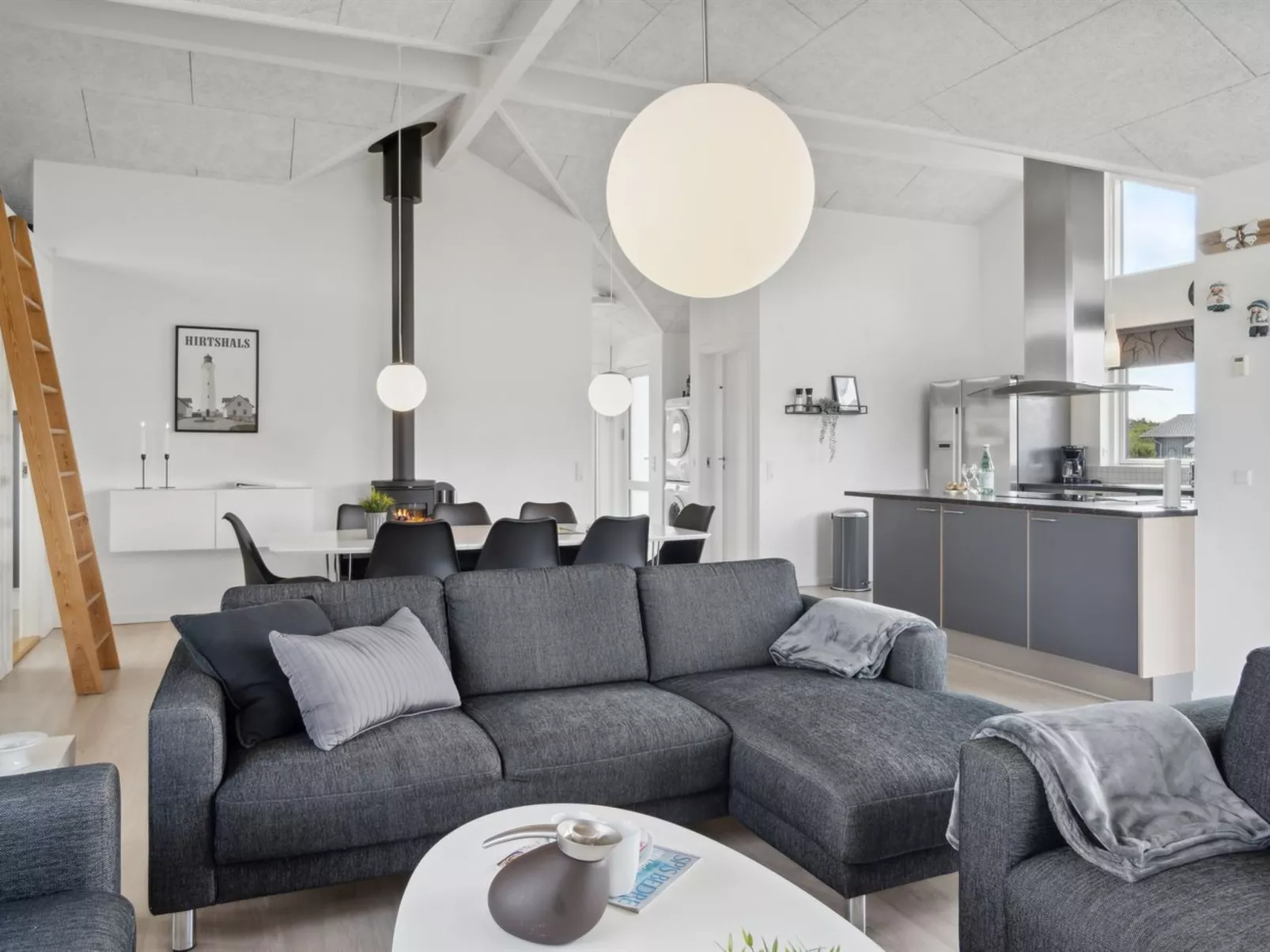 "Fader" - 950m from the sea-Binnen