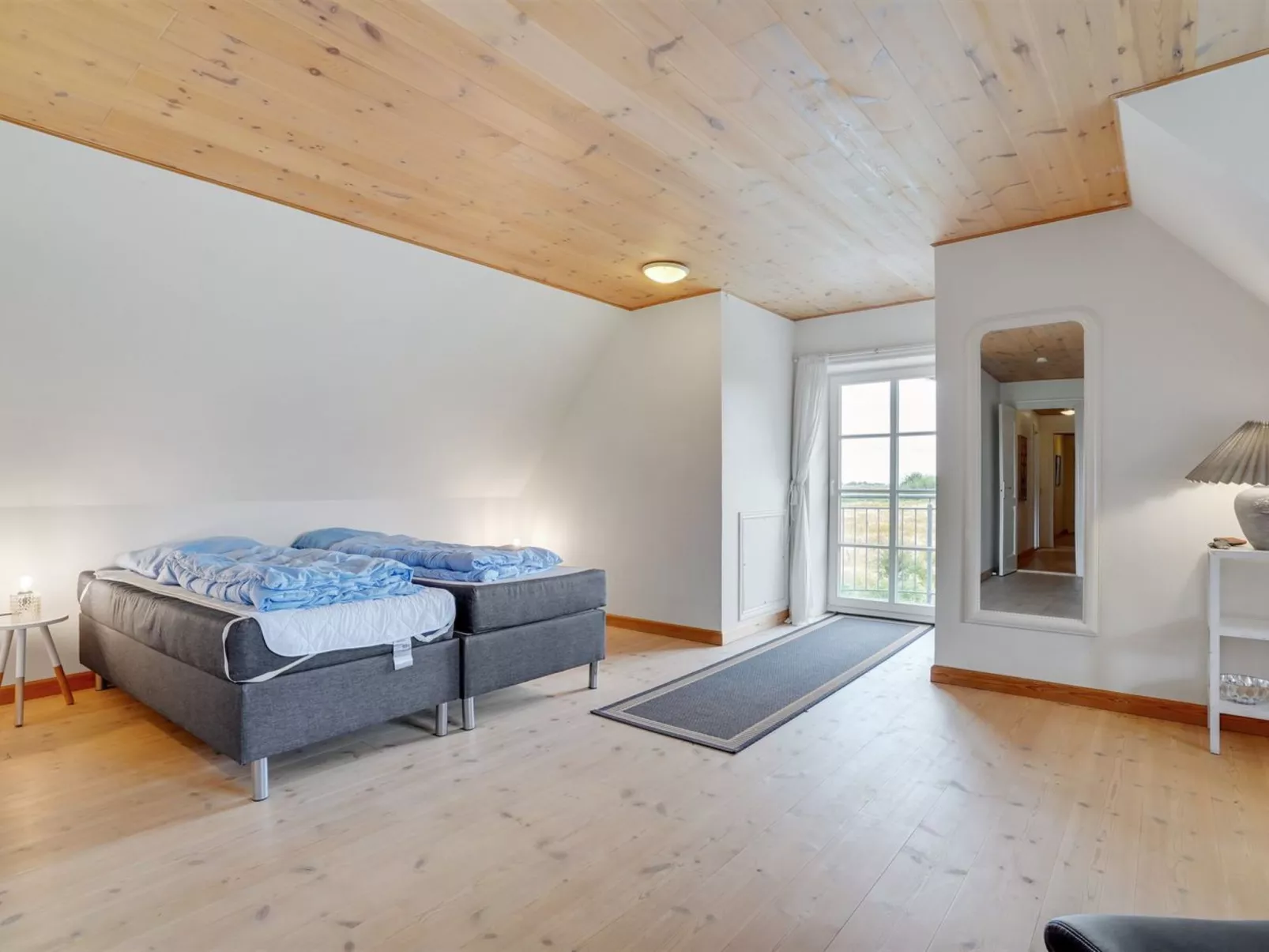 "Knut" - 10km from the sea-Binnen