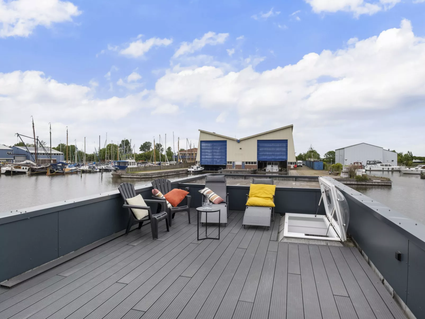Harboursuite 2 incl. motorboot-Buiten