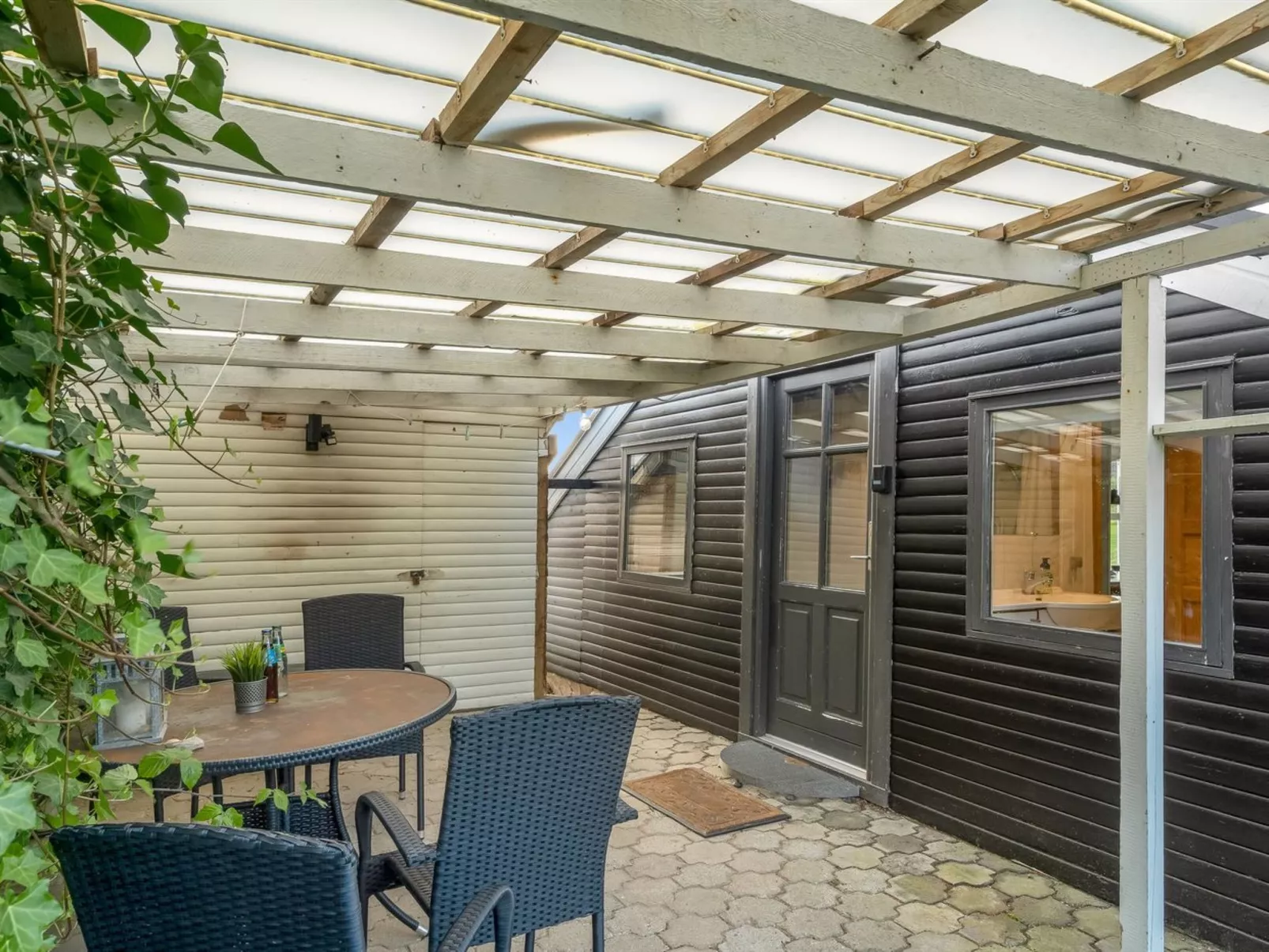 "Aksinja" - 250m to the fjord-Buiten