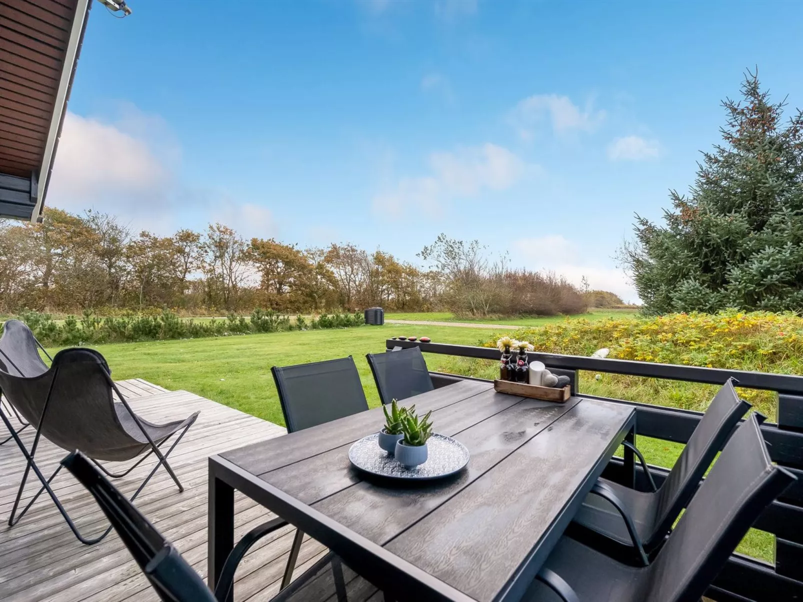 "Engeline" - 300m to the fjord-Buiten