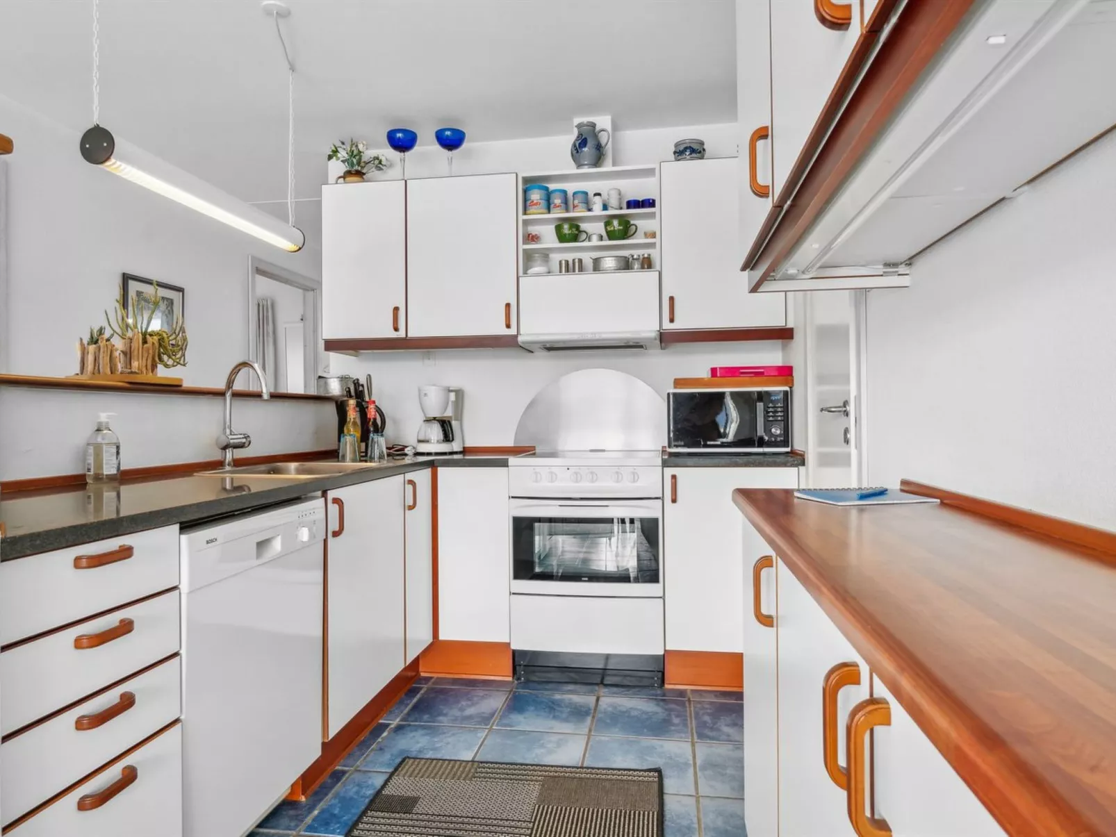 "Frigg" - 10m from the sea-Binnen