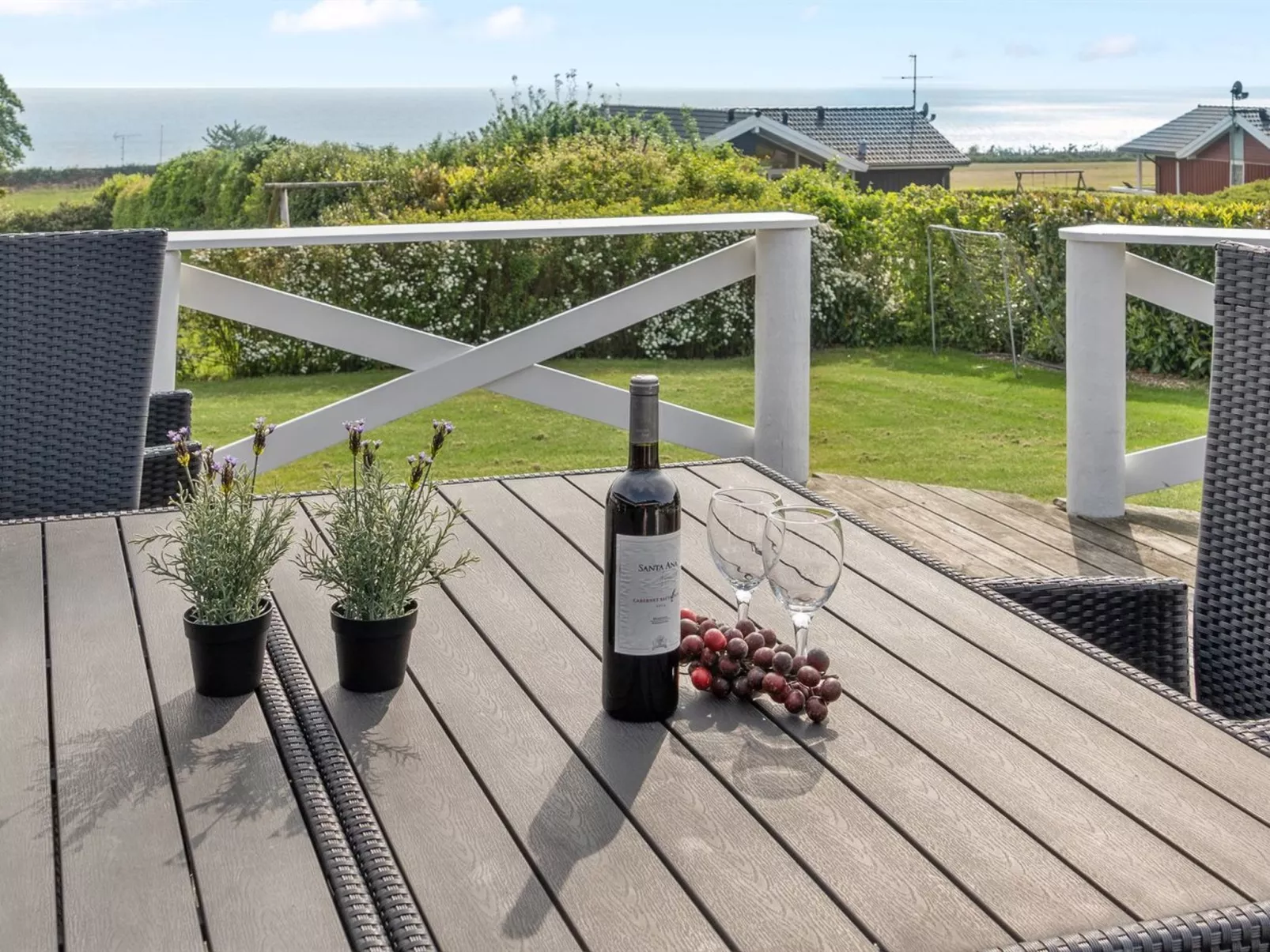 "Annvy" - 200m from the sea-Binnen