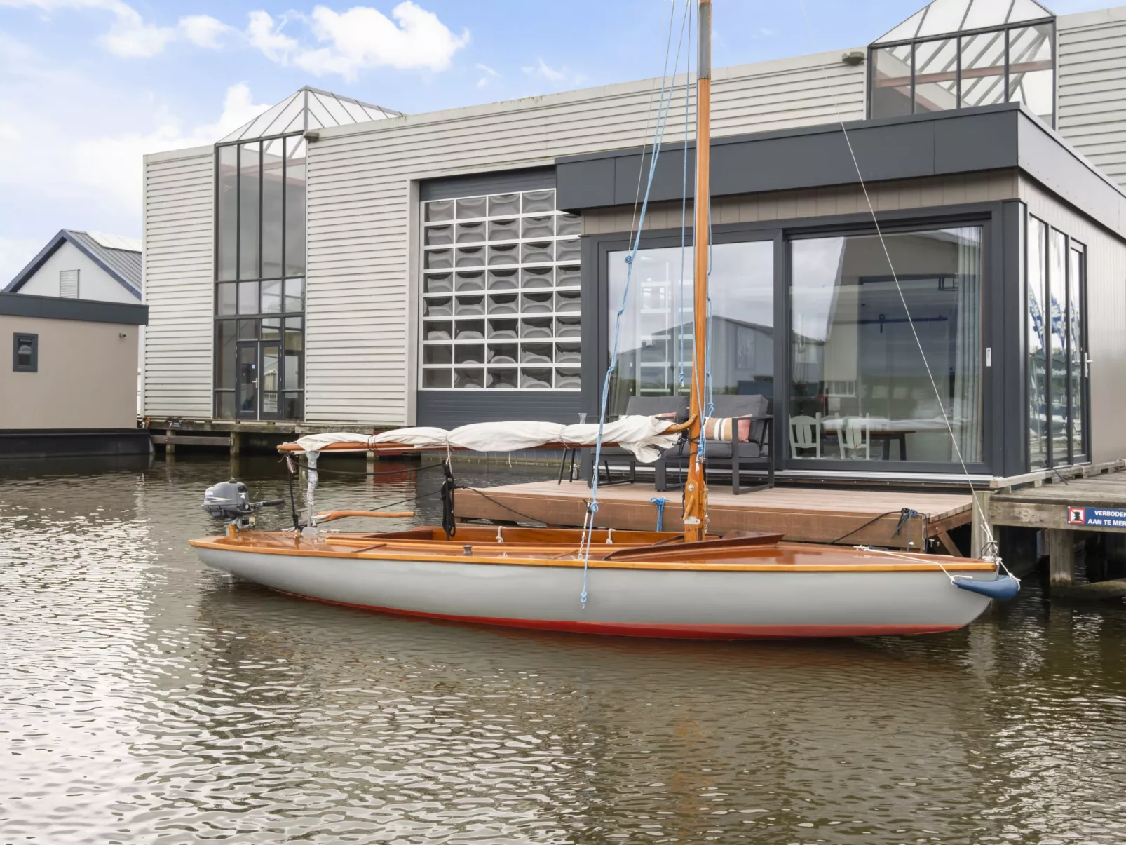 Harboursuite Woudsend incl. motorboot-Buiten