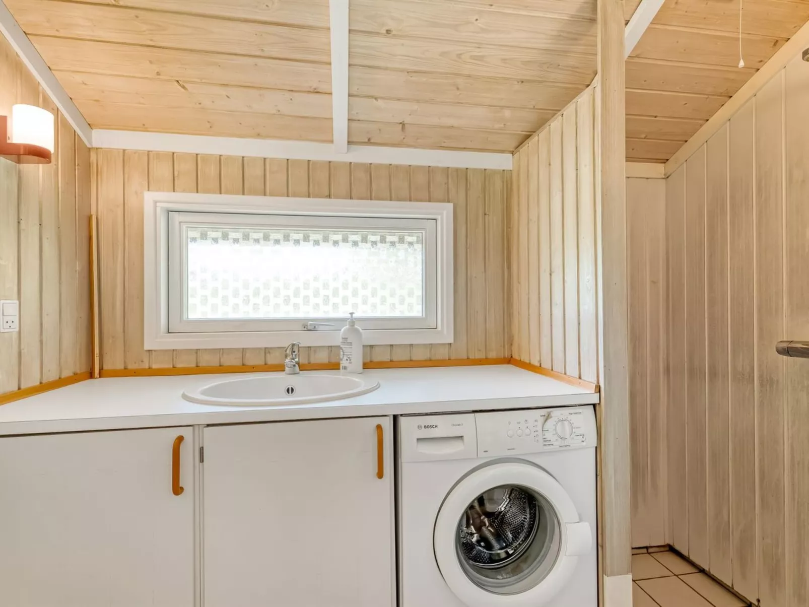 "Uta" - 300m from the sea-Binnen