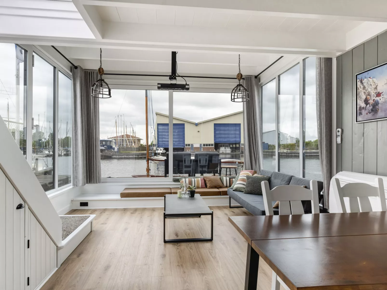 Harboursuite Woudsend incl. motorboot-Binnen