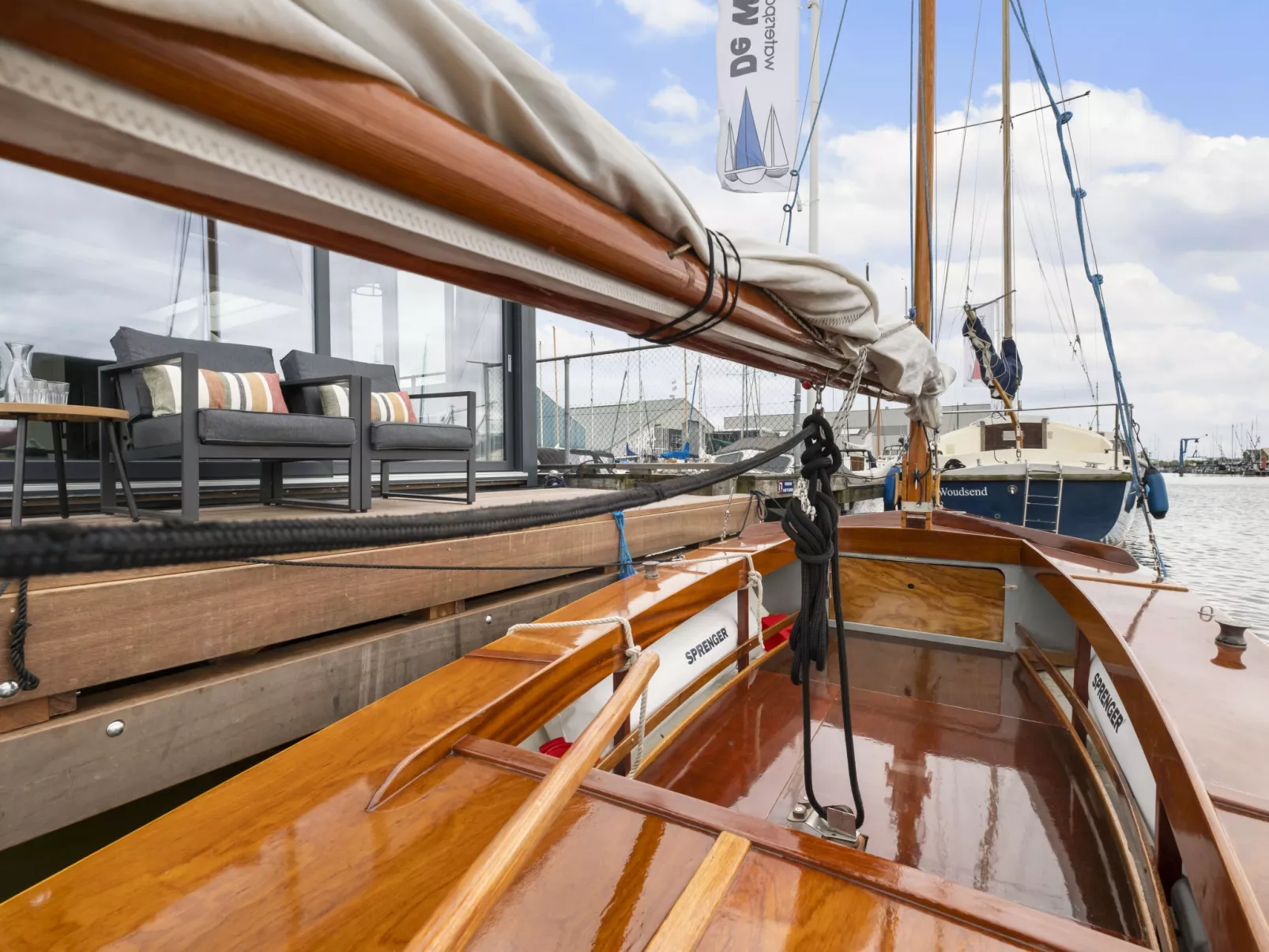 Harboursuite Woudsend incl. motorboot-Buiten