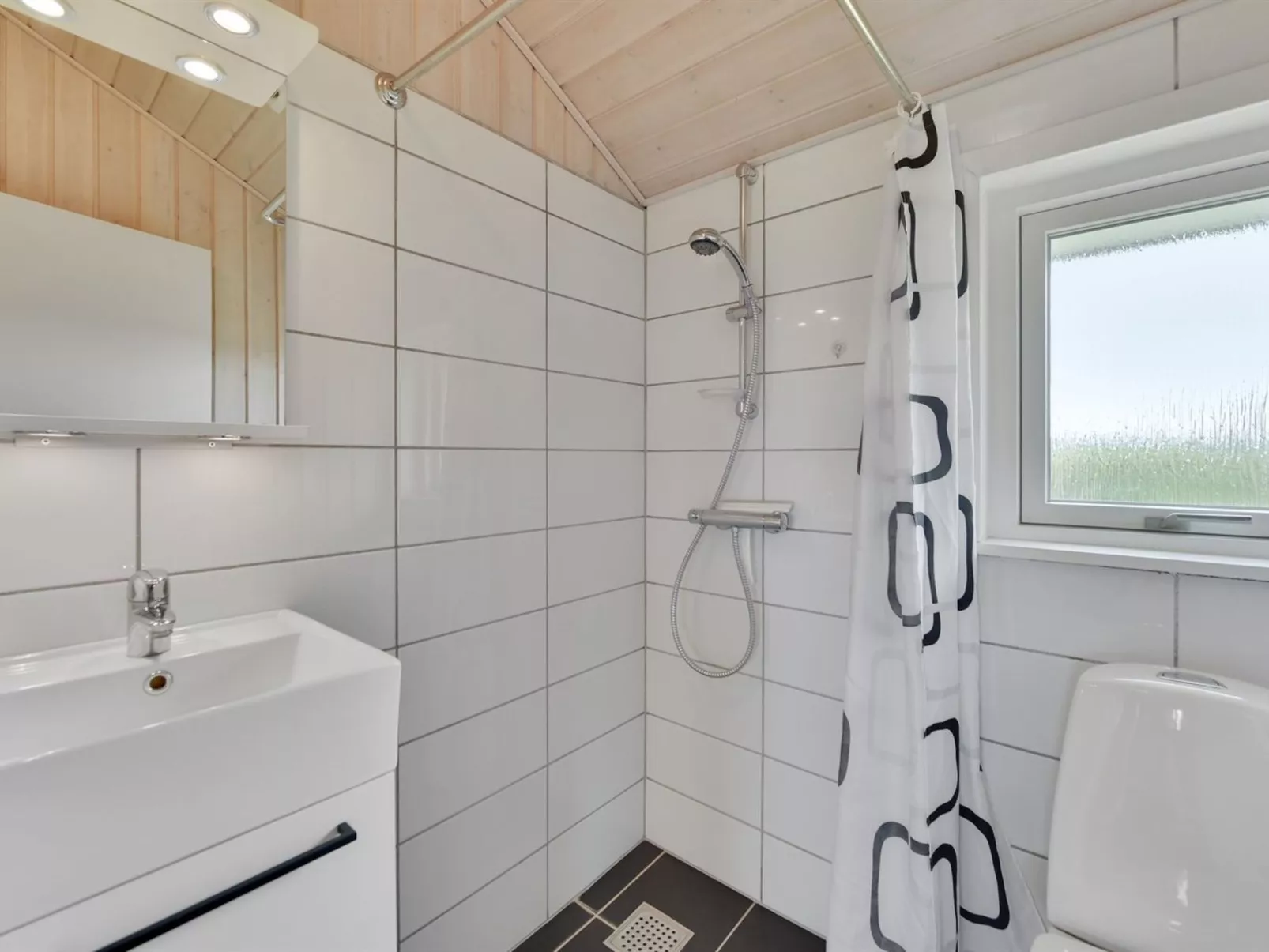 "Harth" - 700m to the fjord-Binnen