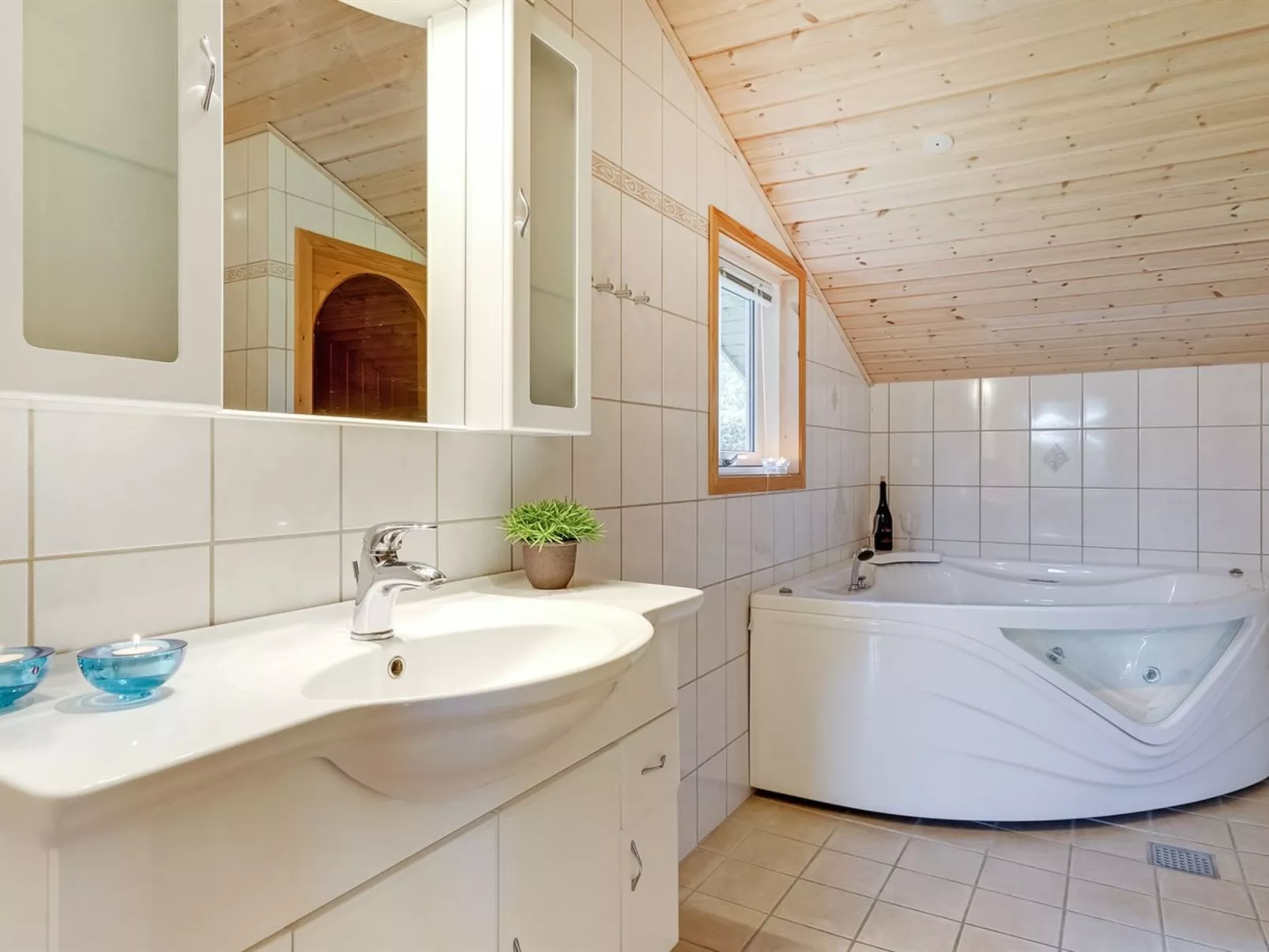 "Tayler" - 1.8km from the sea-Binnen