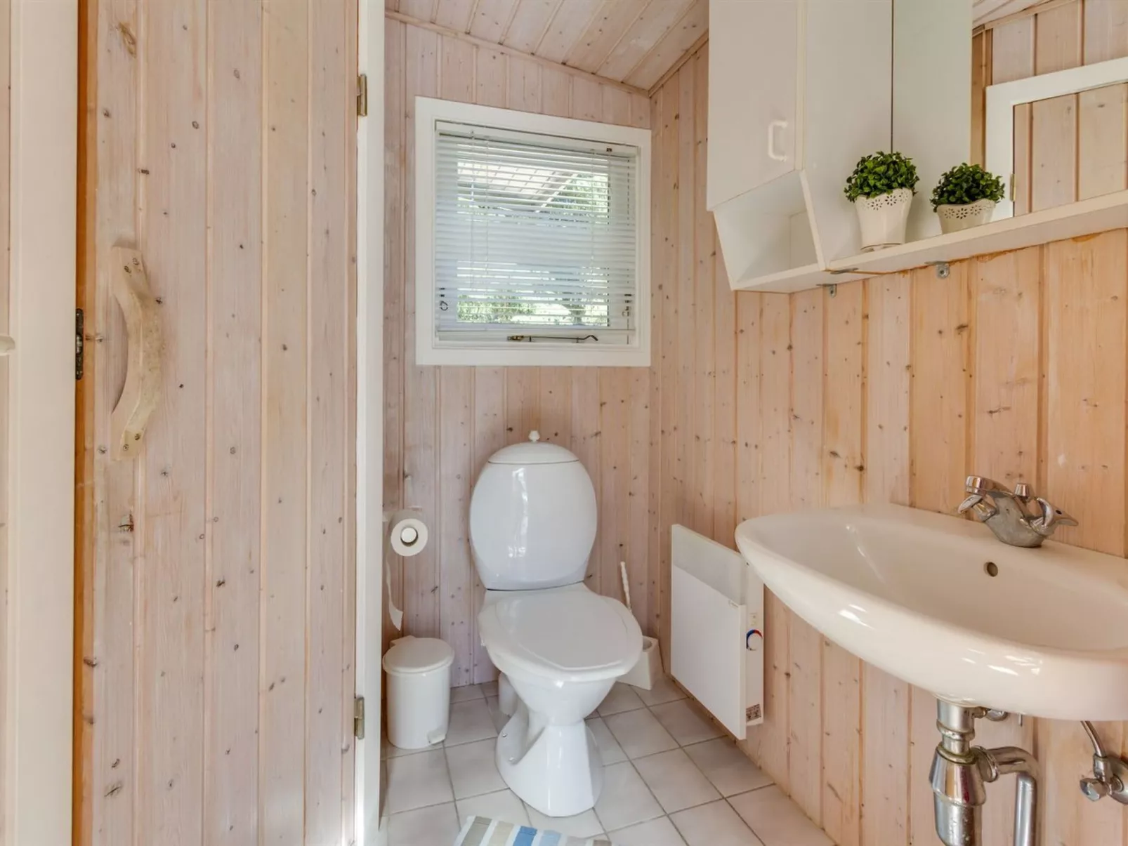 "Hwelp" - 200m from the sea-Binnen