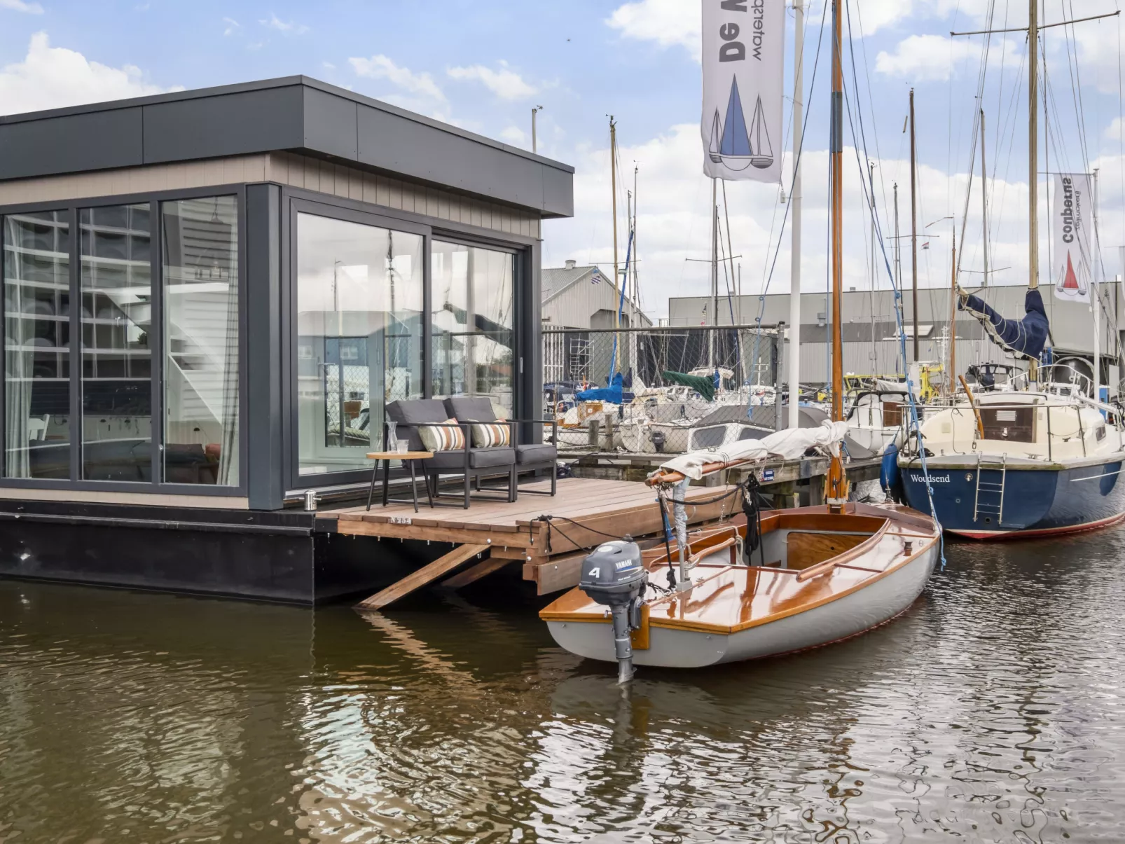 Harboursuite Woudsend incl. motorboot-Buiten