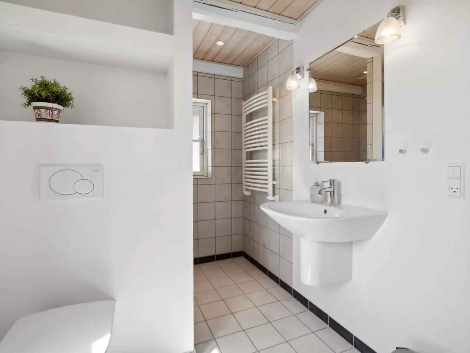 "Store" - 700m from the sea-Binnen