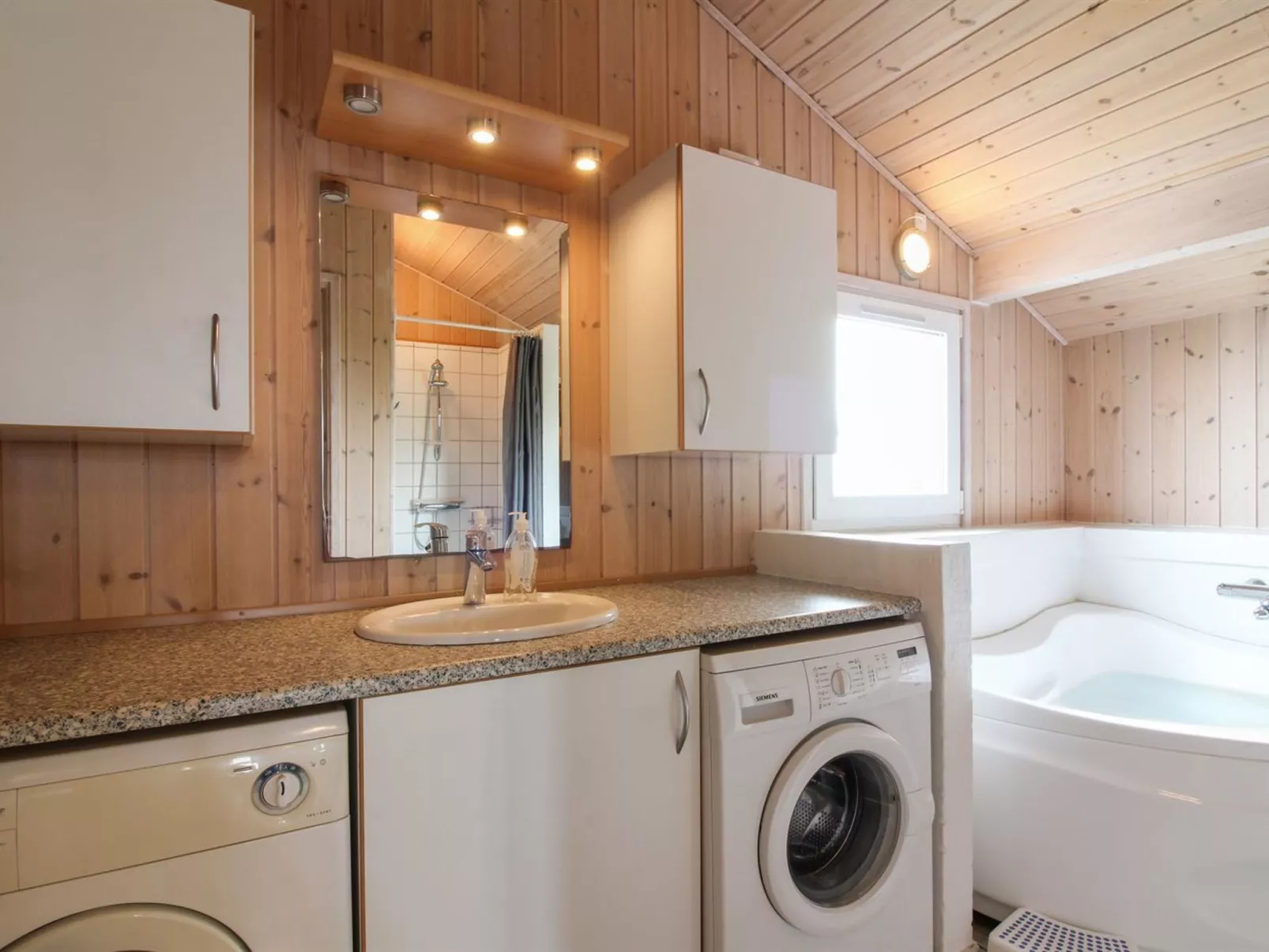 "Fanija" - 200m from the sea-Binnen