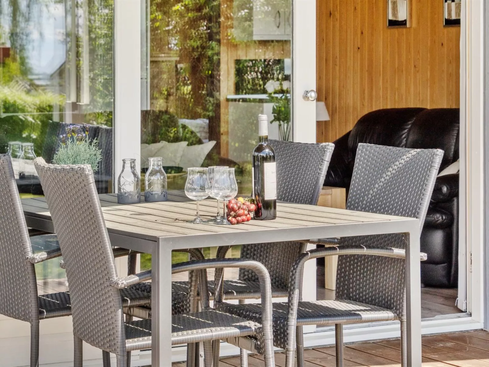 "Denahi" - 400m to the fjord-Buiten