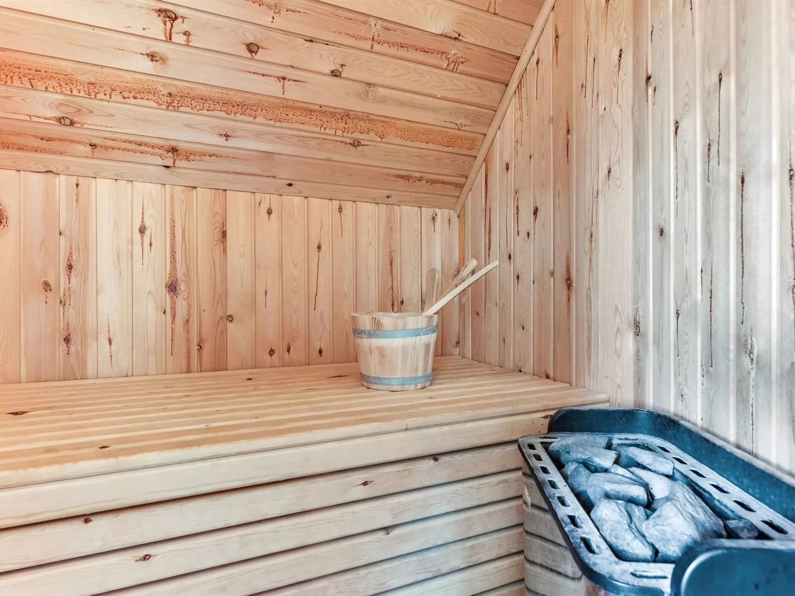 "Aslaug" - 500m from the sea-Binnen