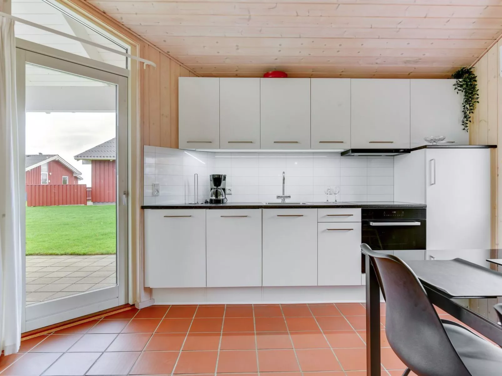 "Helga" - 100m from the sea-Binnen