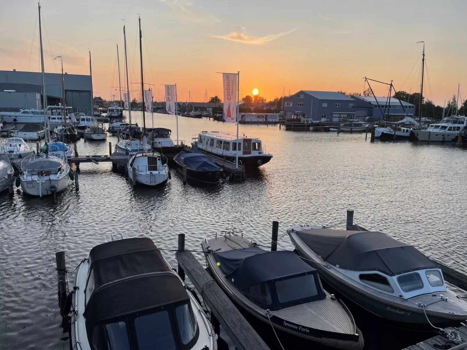 Harboursuite Woudsend incl. motorboot-Buiten
