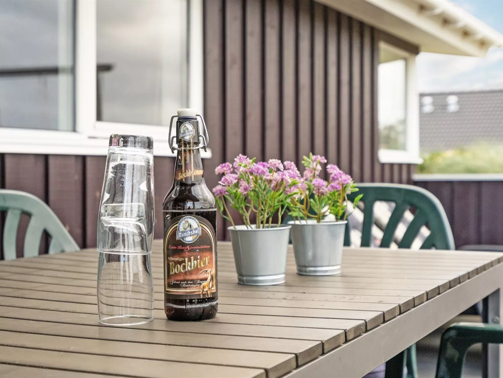 "Thrugot" -  from the sea-Buiten