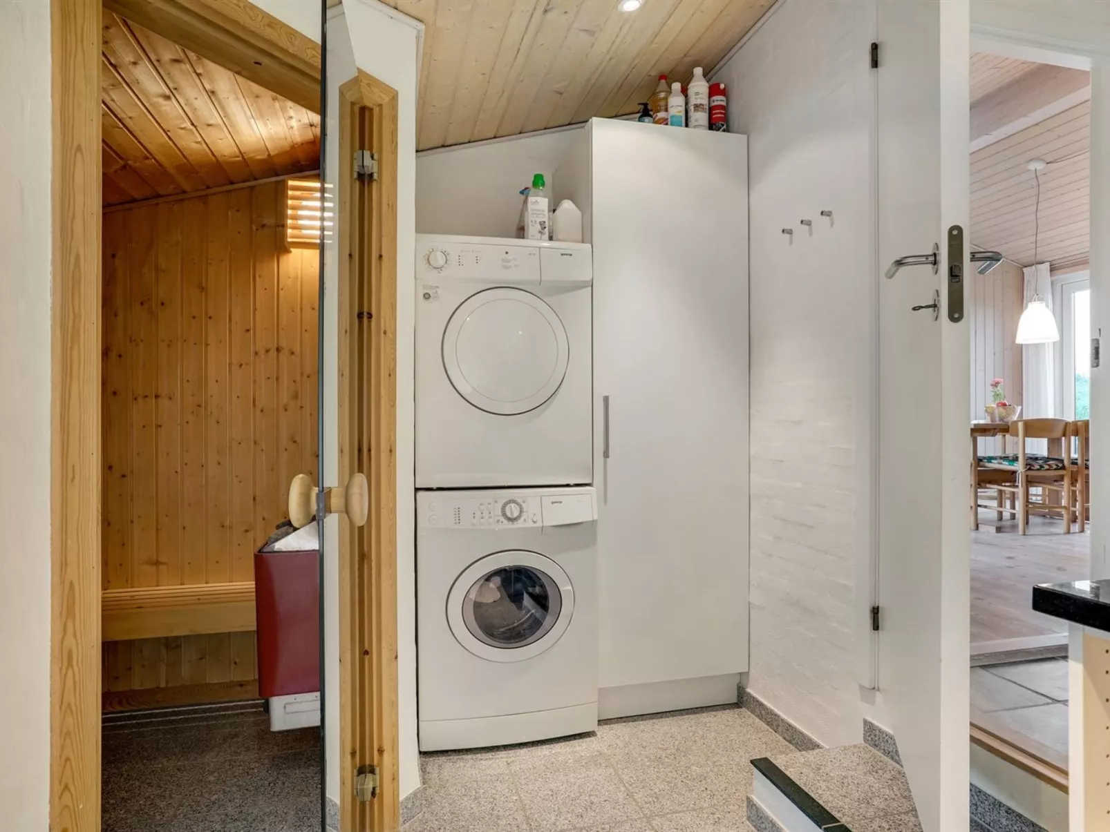 "Josten" - 500m from the sea-Binnen