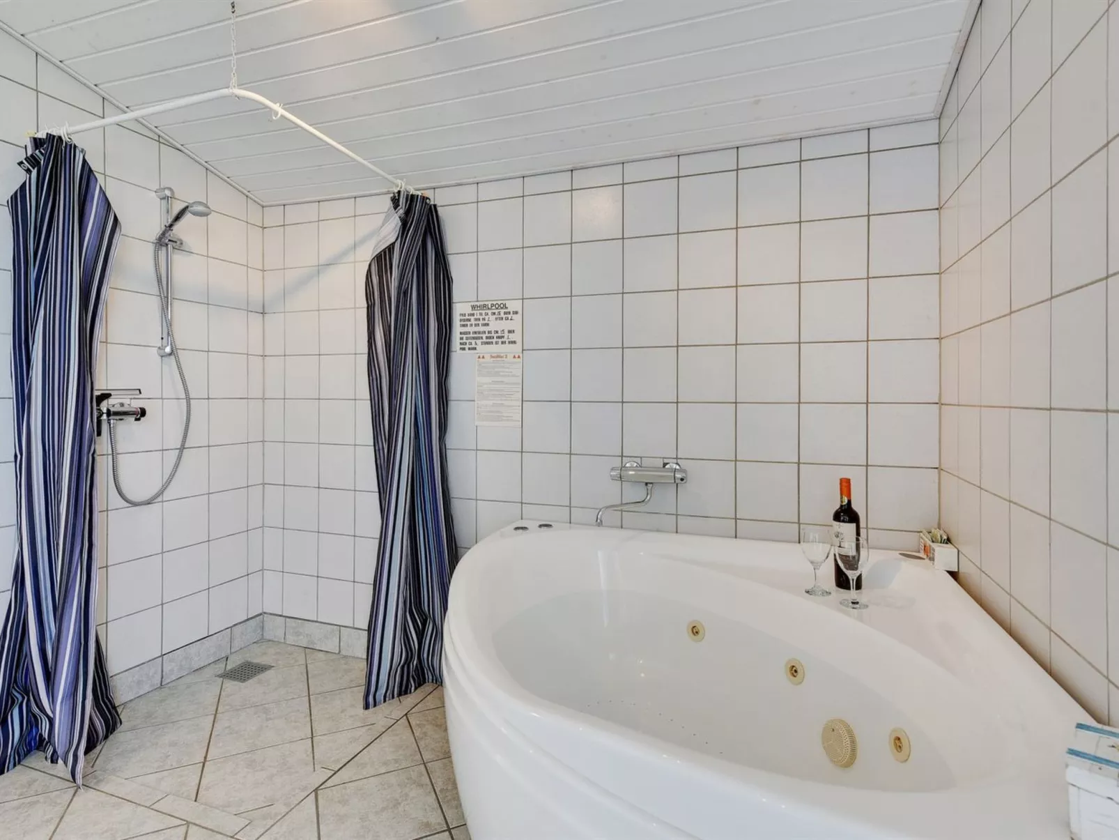 "Jess" -  from the sea-Binnen