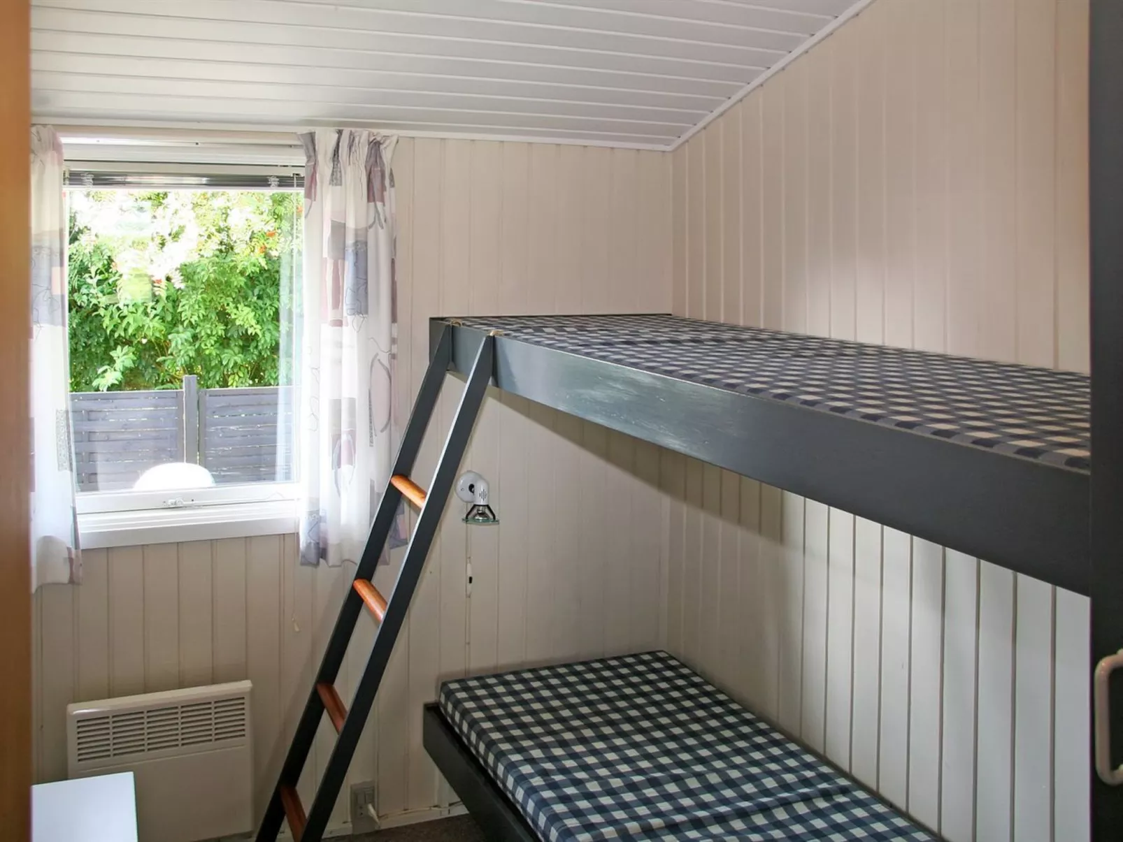 "Ilya" - 90m to the fjord-Binnen