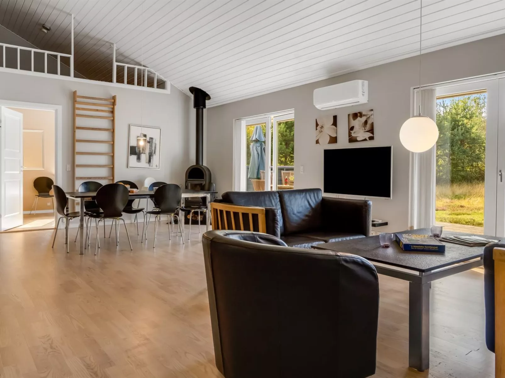 "Jurgis" - 300m from the sea-Binnen