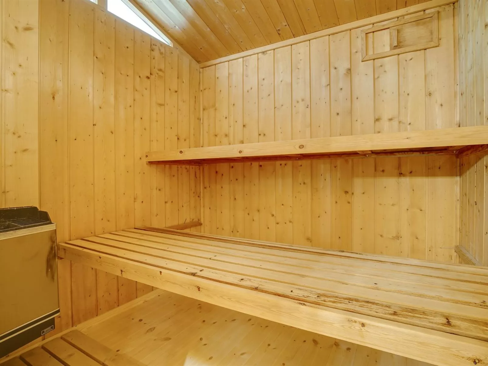 "Myrra" - 10m from the sea-Binnen