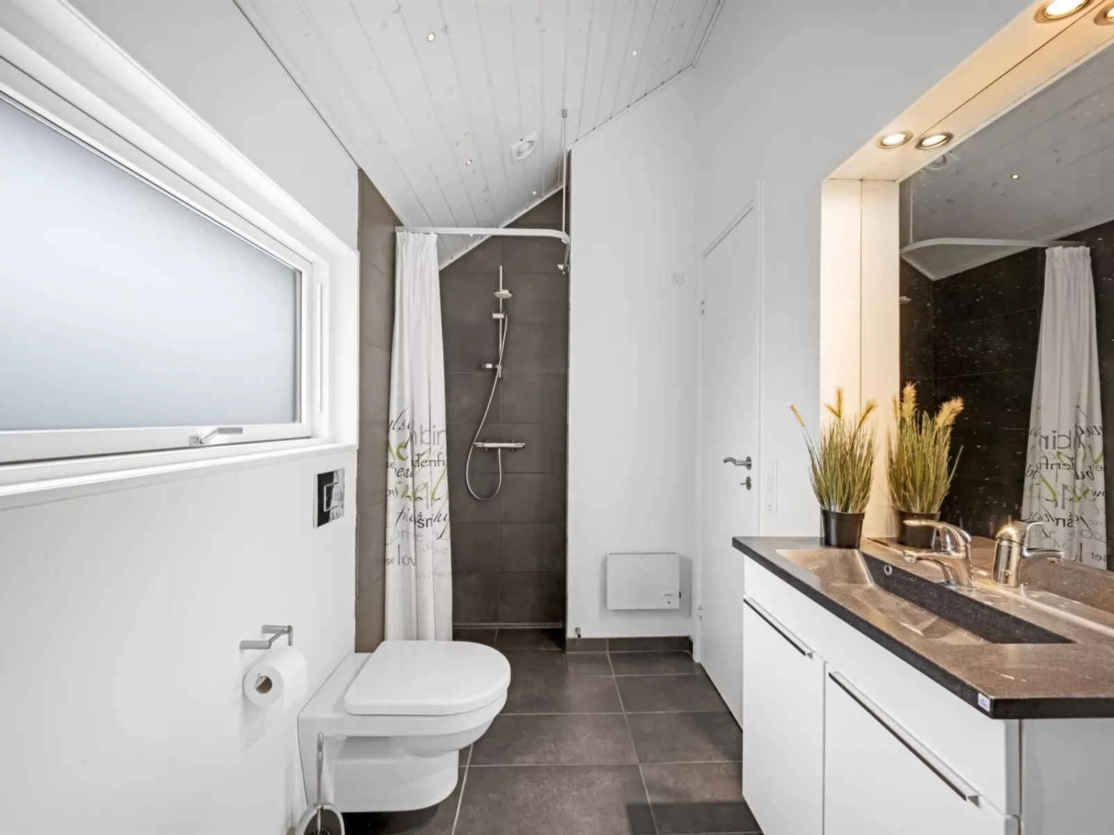 "Ketilbiorn" - 1.2km to the fjord-Binnen