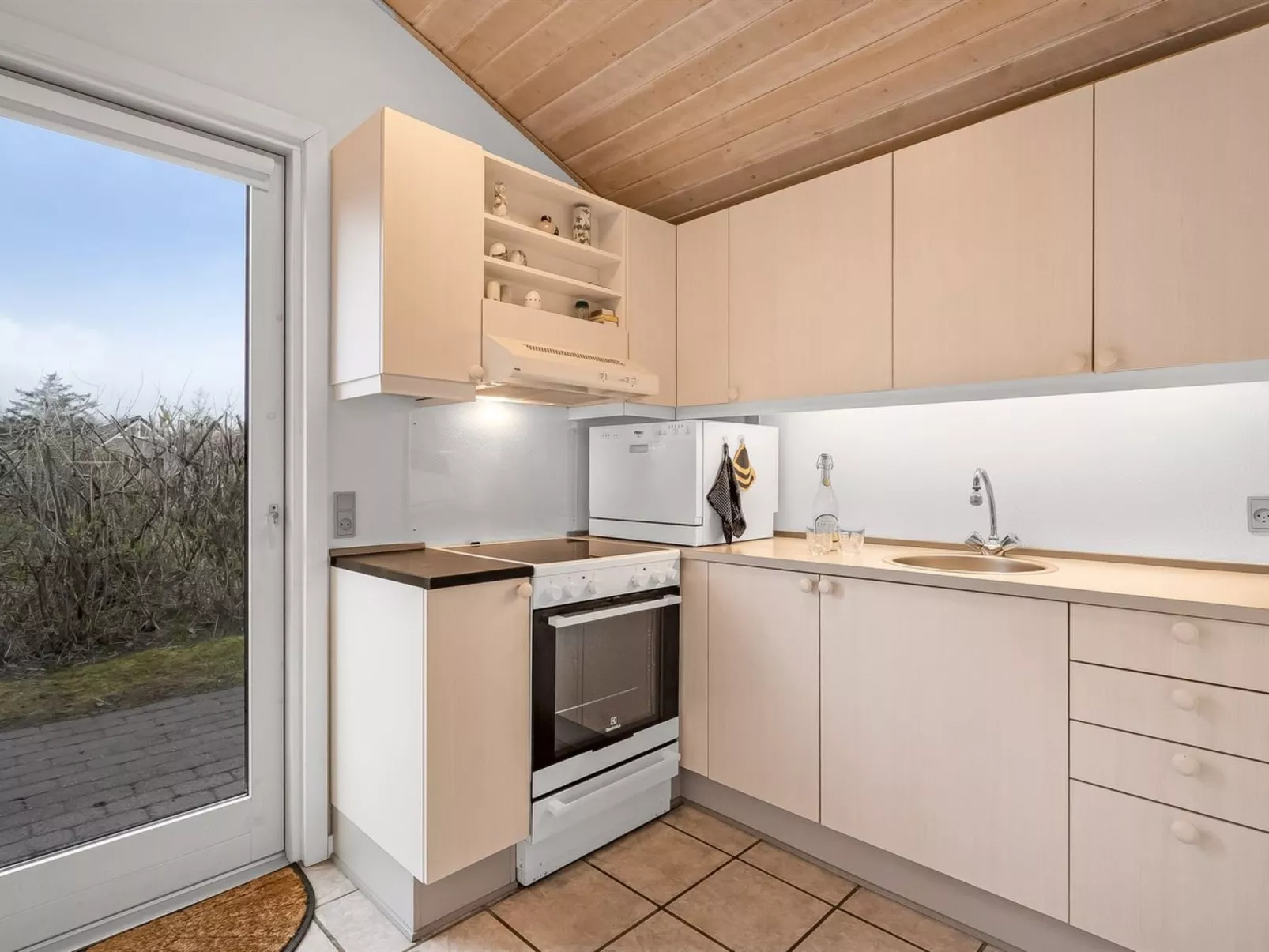 "Marten" - 1.2km to the fjord-Binnen