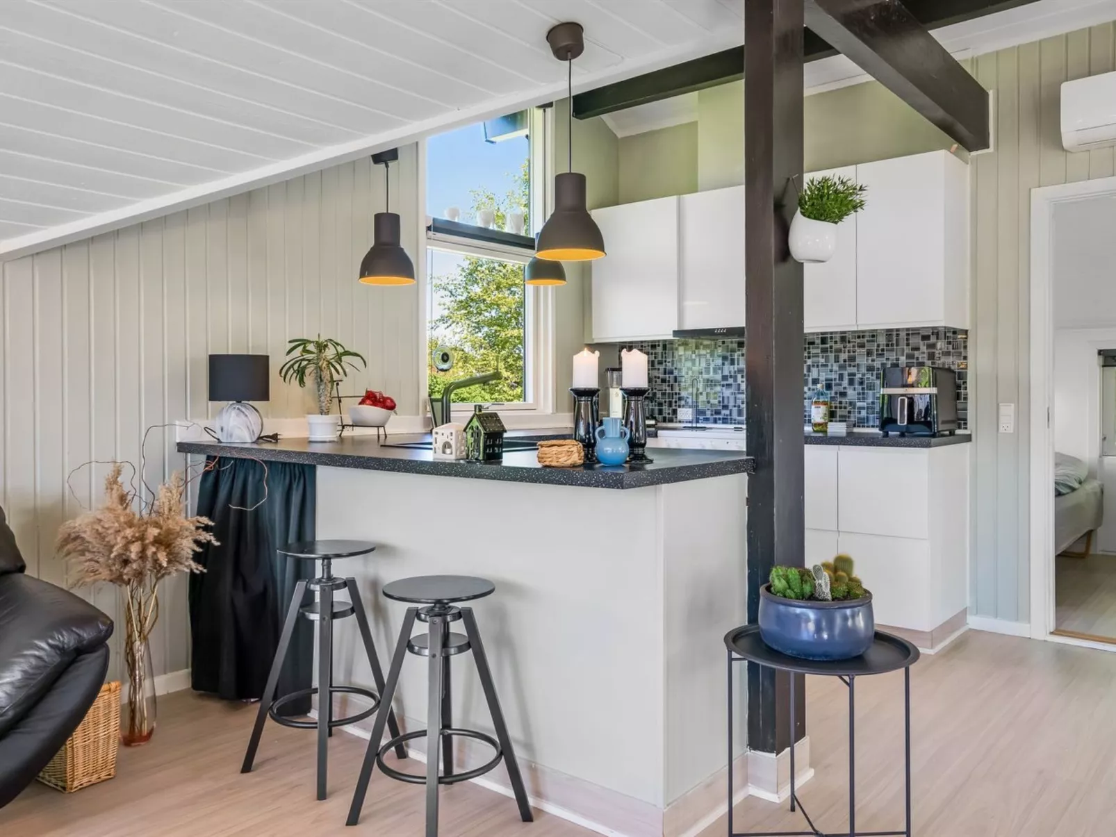 "Bryti" - 500m from the sea-Binnen