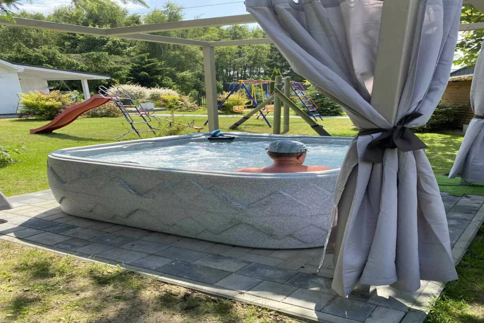 Budlejowy domek dla 4 osób w Kołczewie-Zwembad