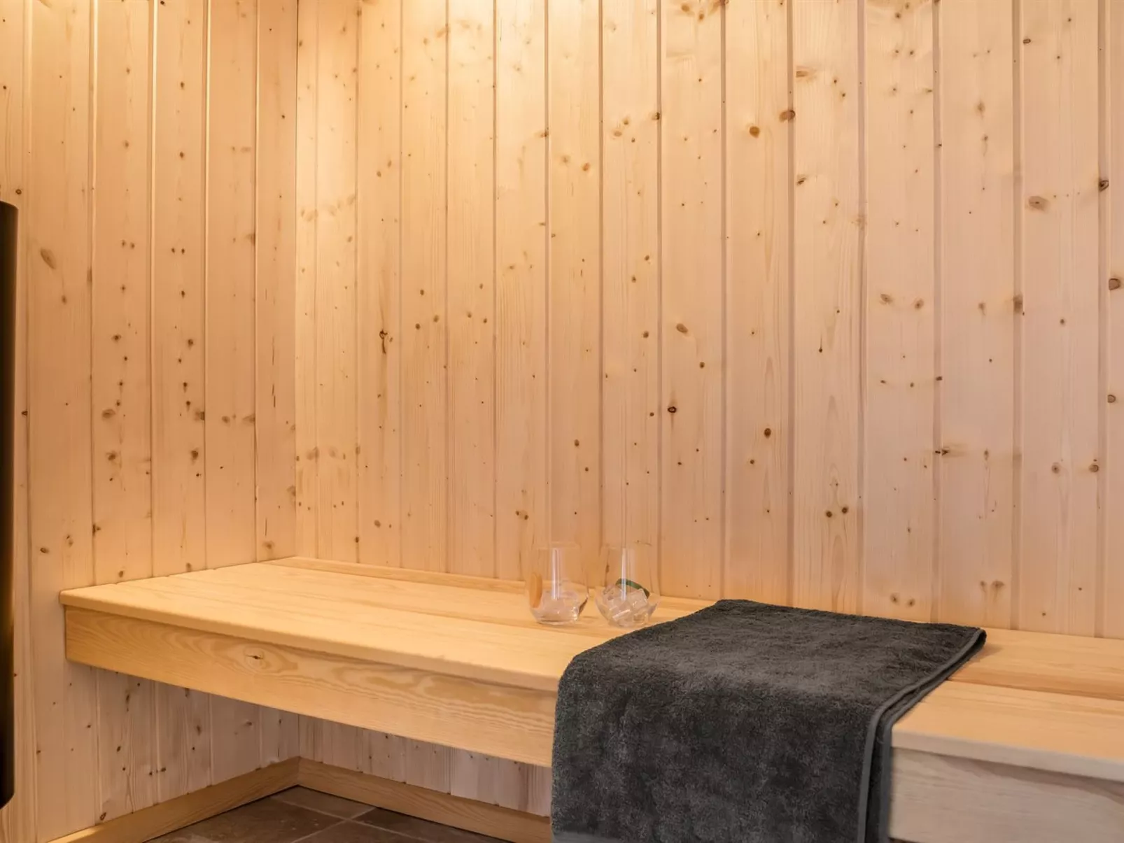 "Merete" - 900m from the sea-Binnen