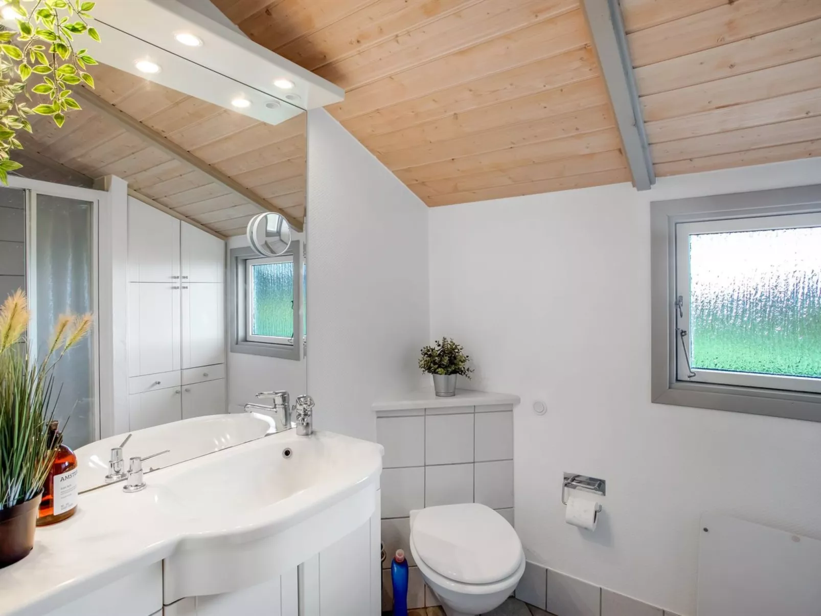 "Holmwith" - 50m from the sea-Binnen