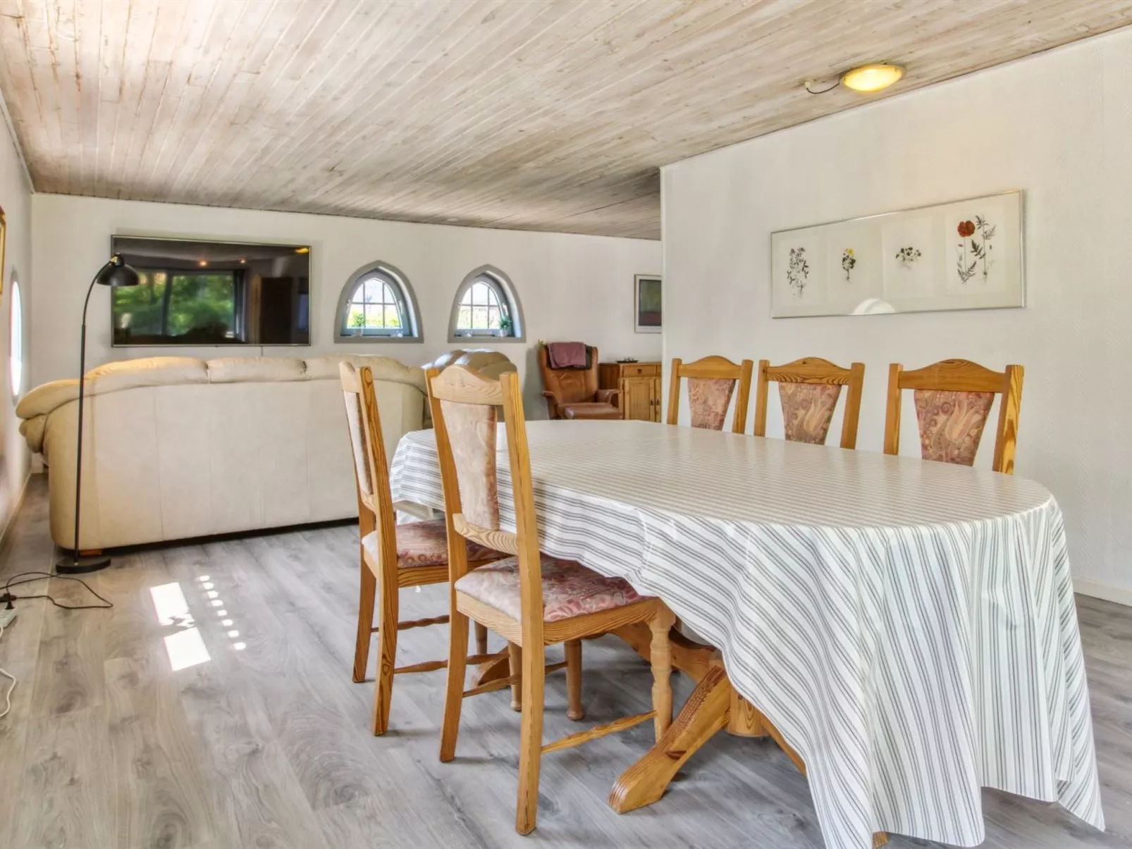 "Aku" - 24km from the sea-Binnen