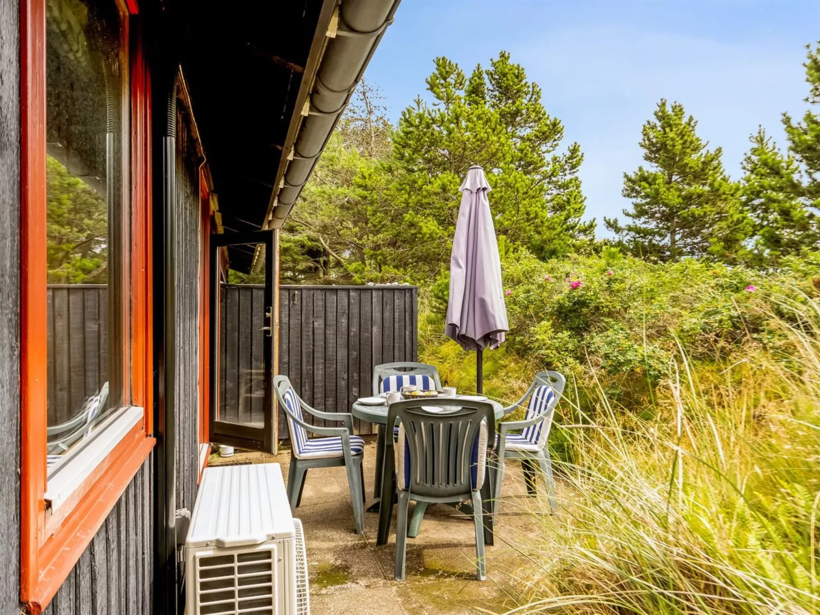 "Vemund" - 300m from the sea-Buiten