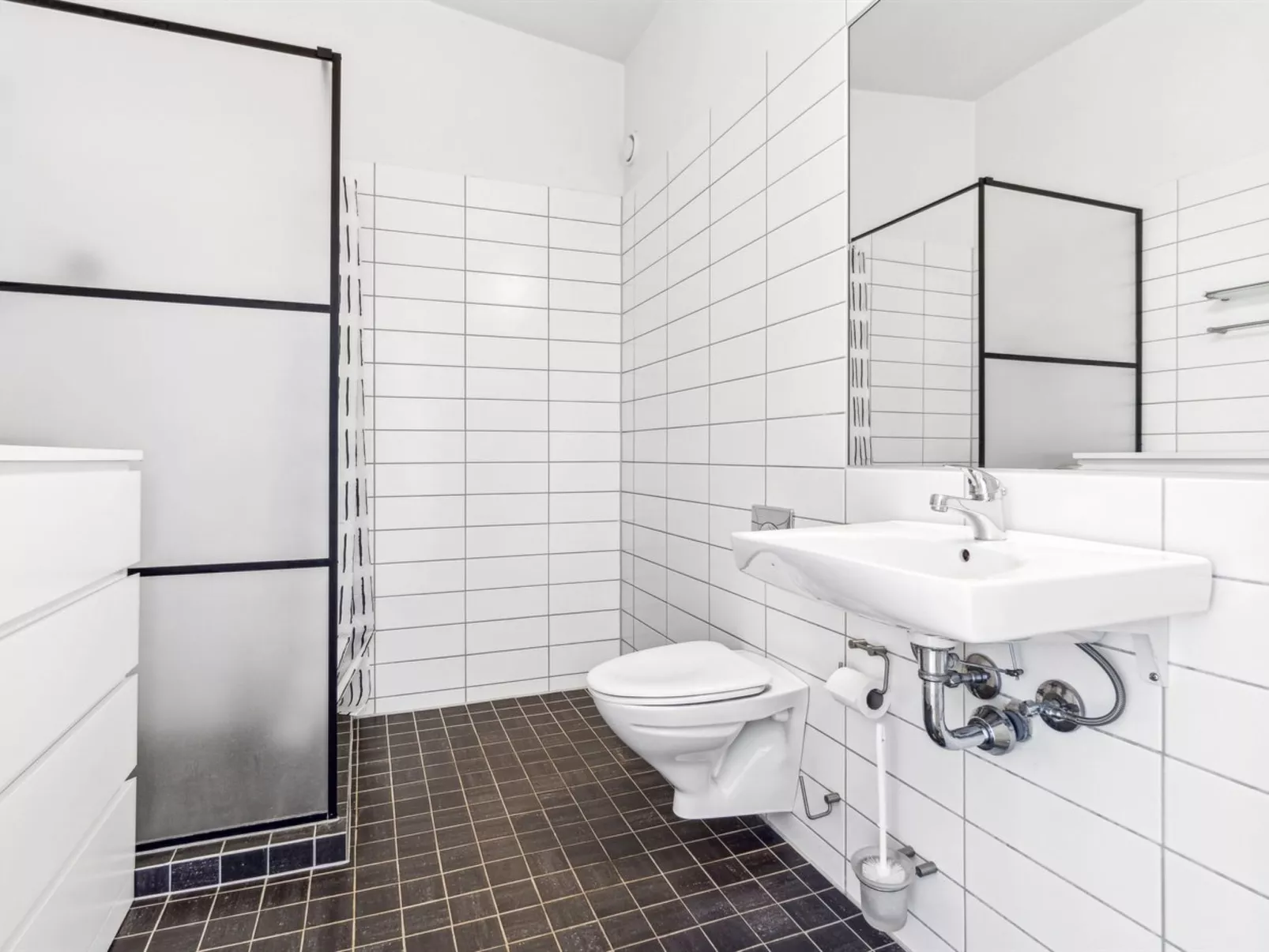 "Kimi" - 100m from the sea-Binnen